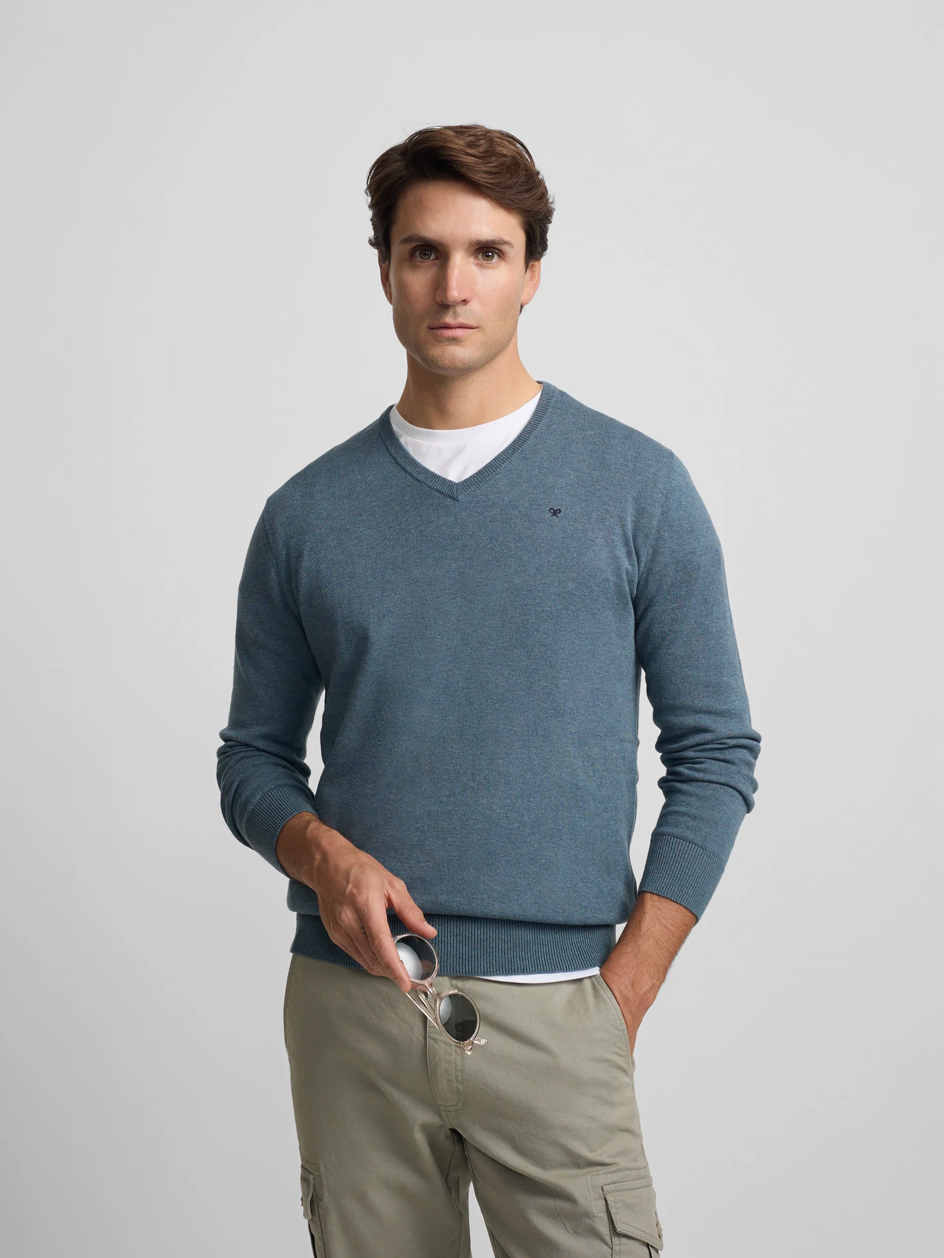 Jersey liso cuello pico azul claro - Image 3
