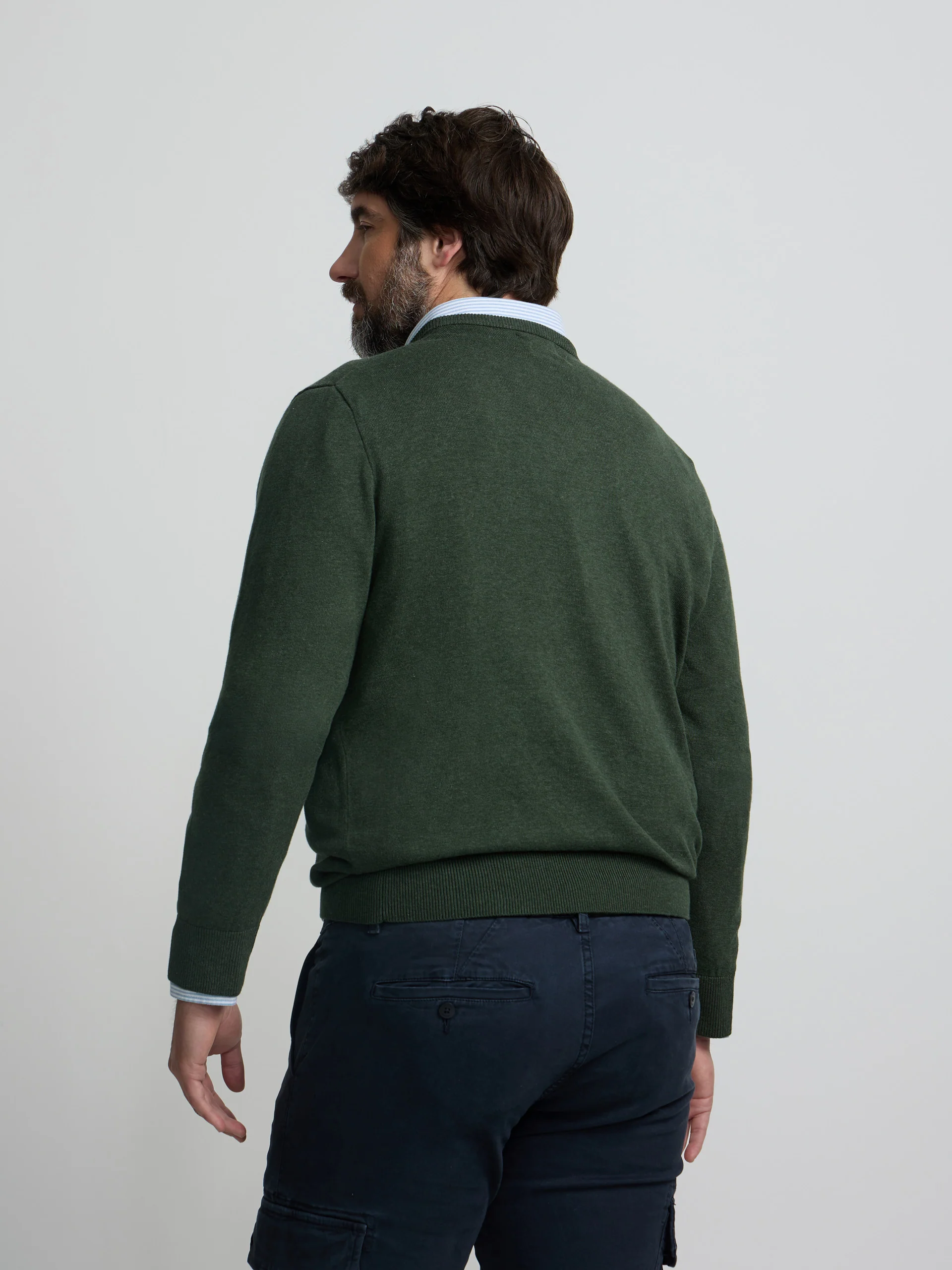 Jersey liso cuello pico verde oscuro - Image 9
