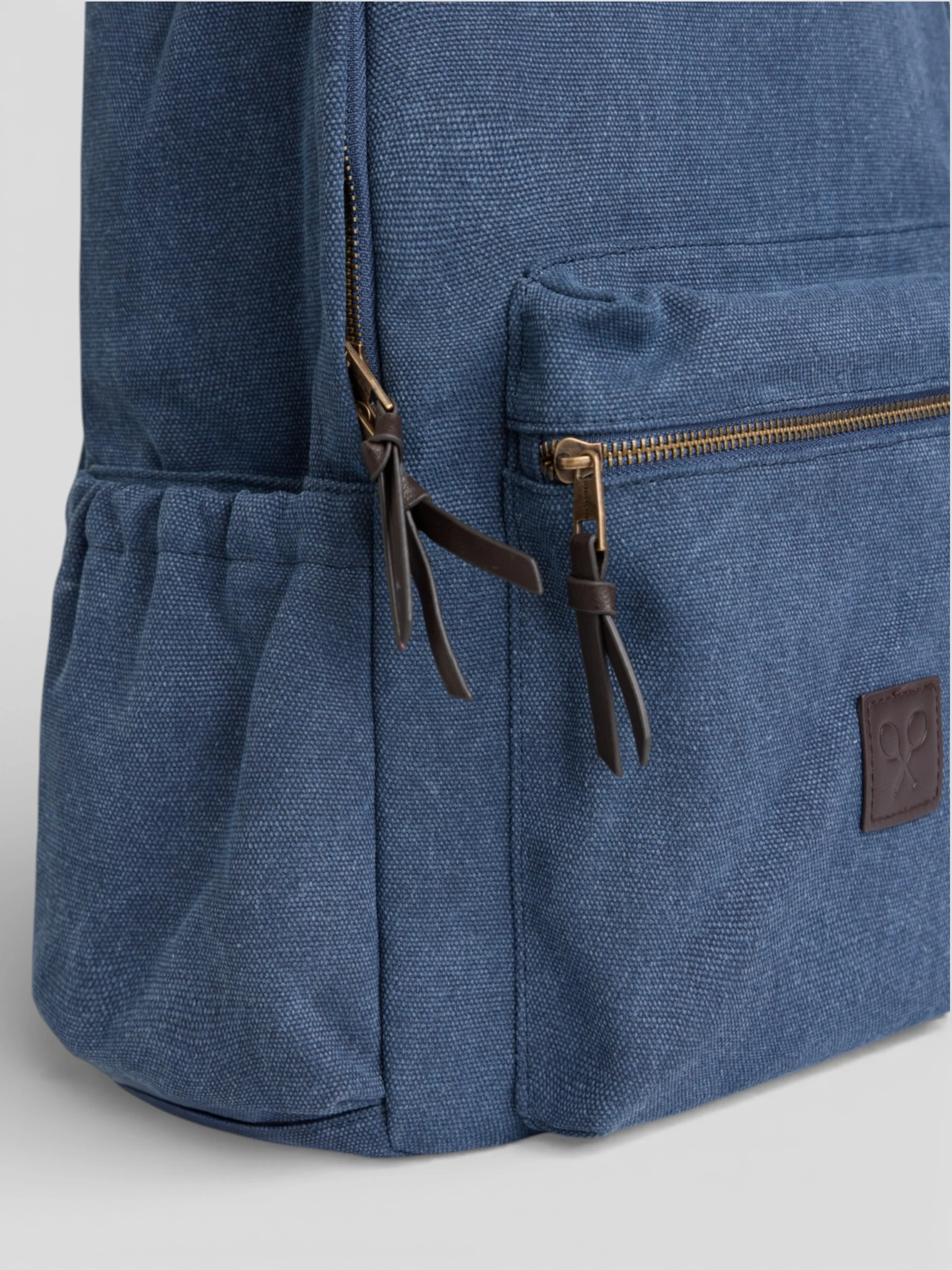 Mochila detalle piel azul marino - Image 3