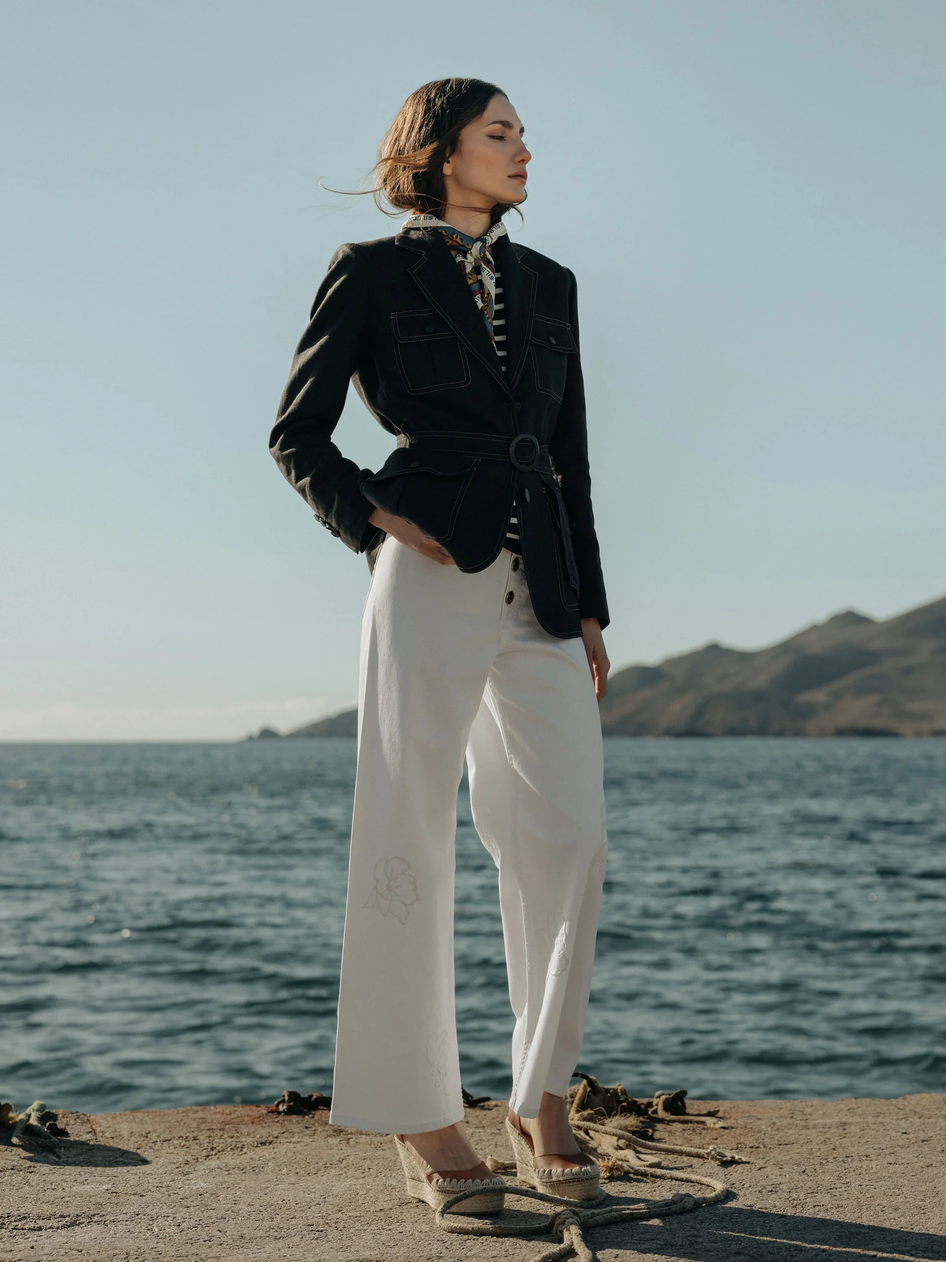 Pantalon bordados flores crudo