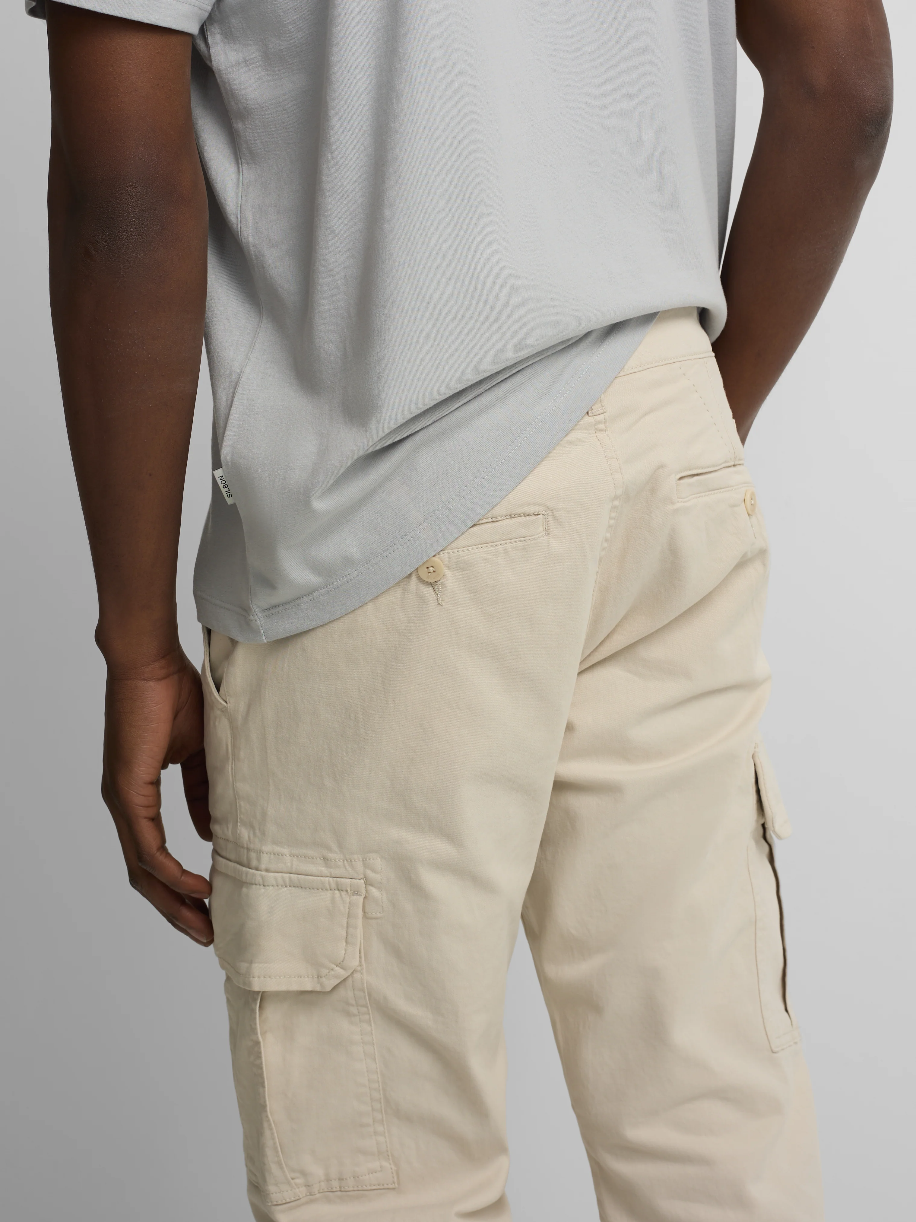 Pantalon cargo casual piedra - Image 6