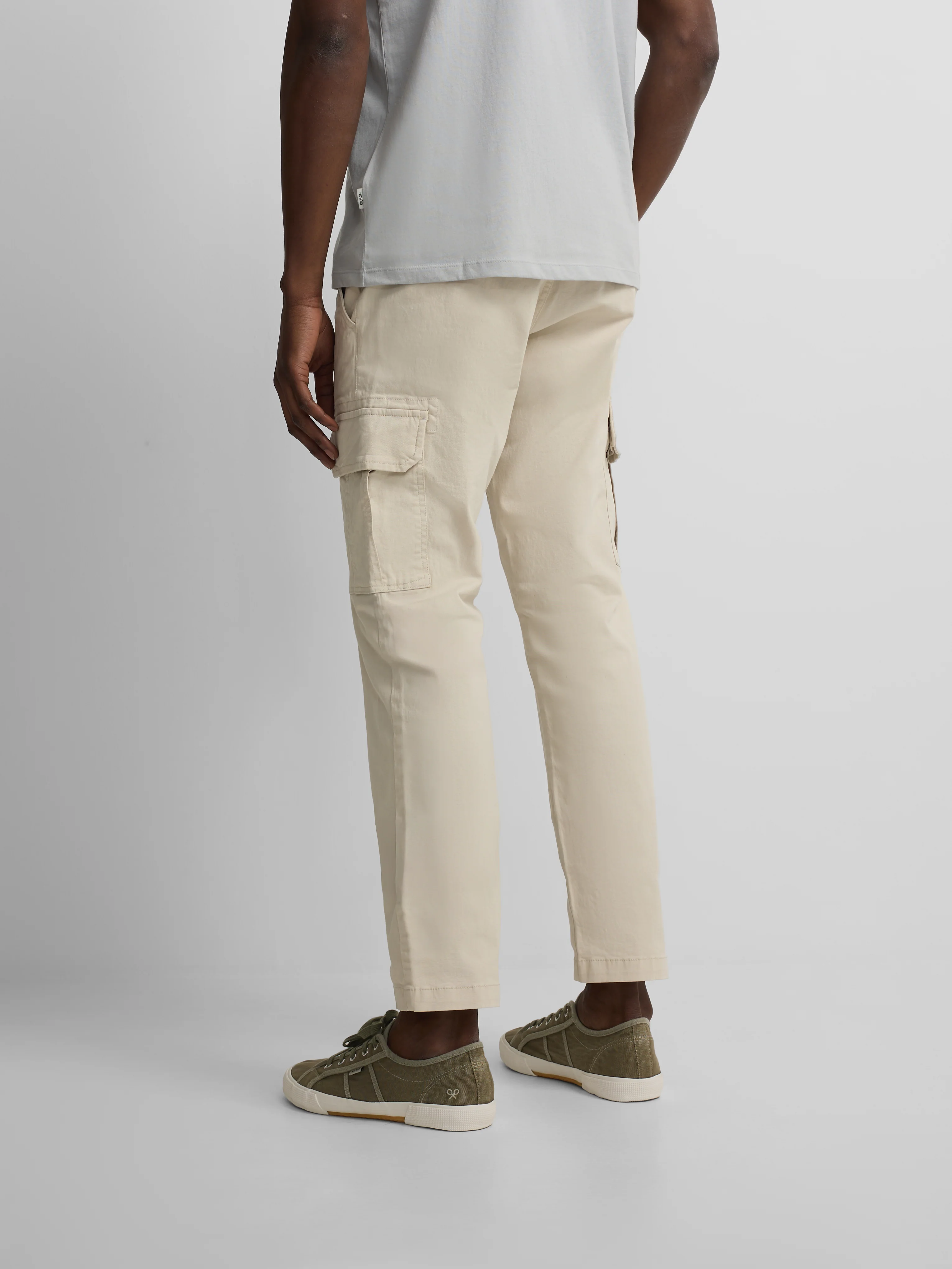 Pantalon cargo casual piedra - Image 7