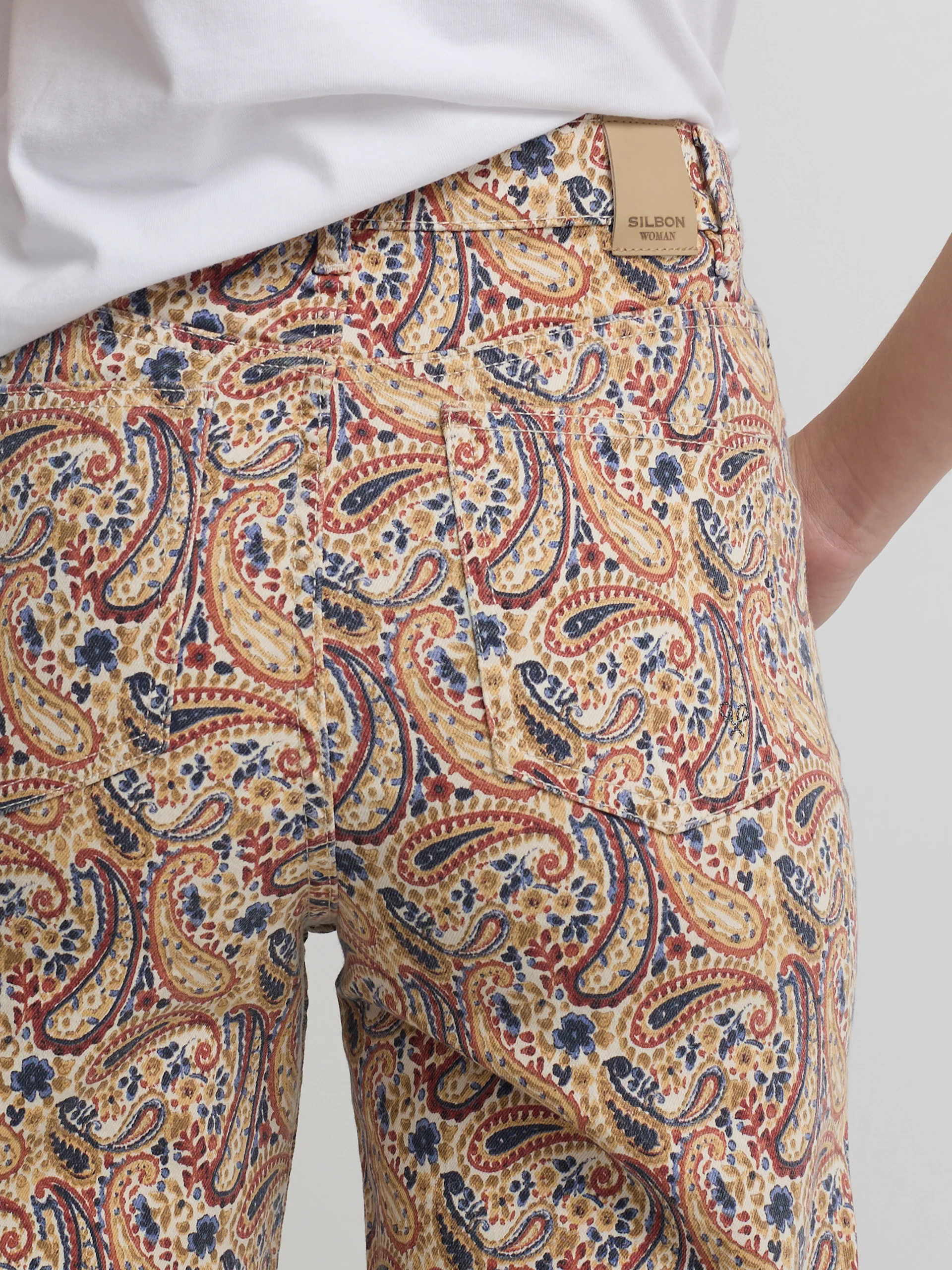 Pantalon denim estampado cachemir naranjas - Image 4