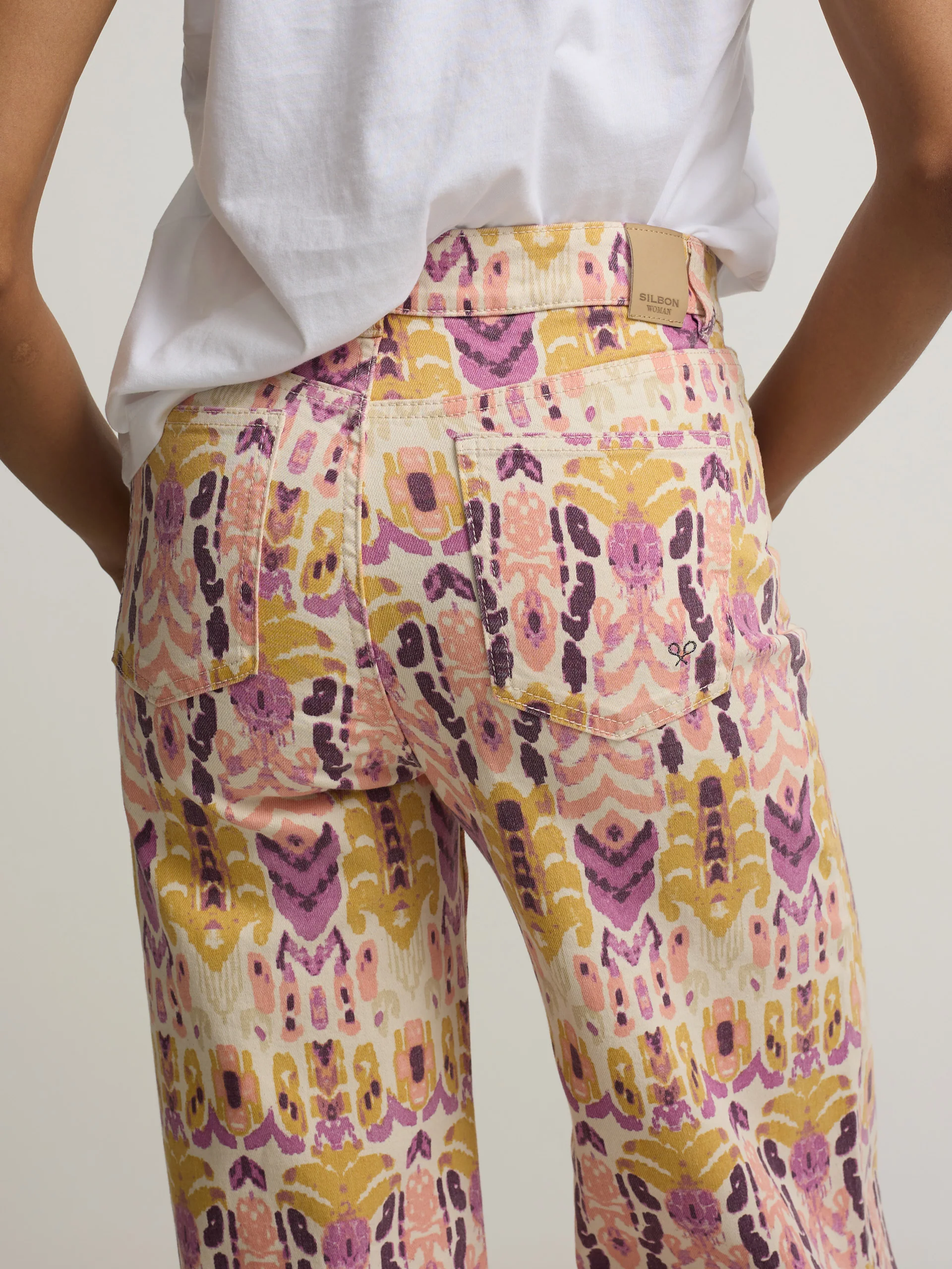 Pantalon denim estampado ikat rosas - Image 5