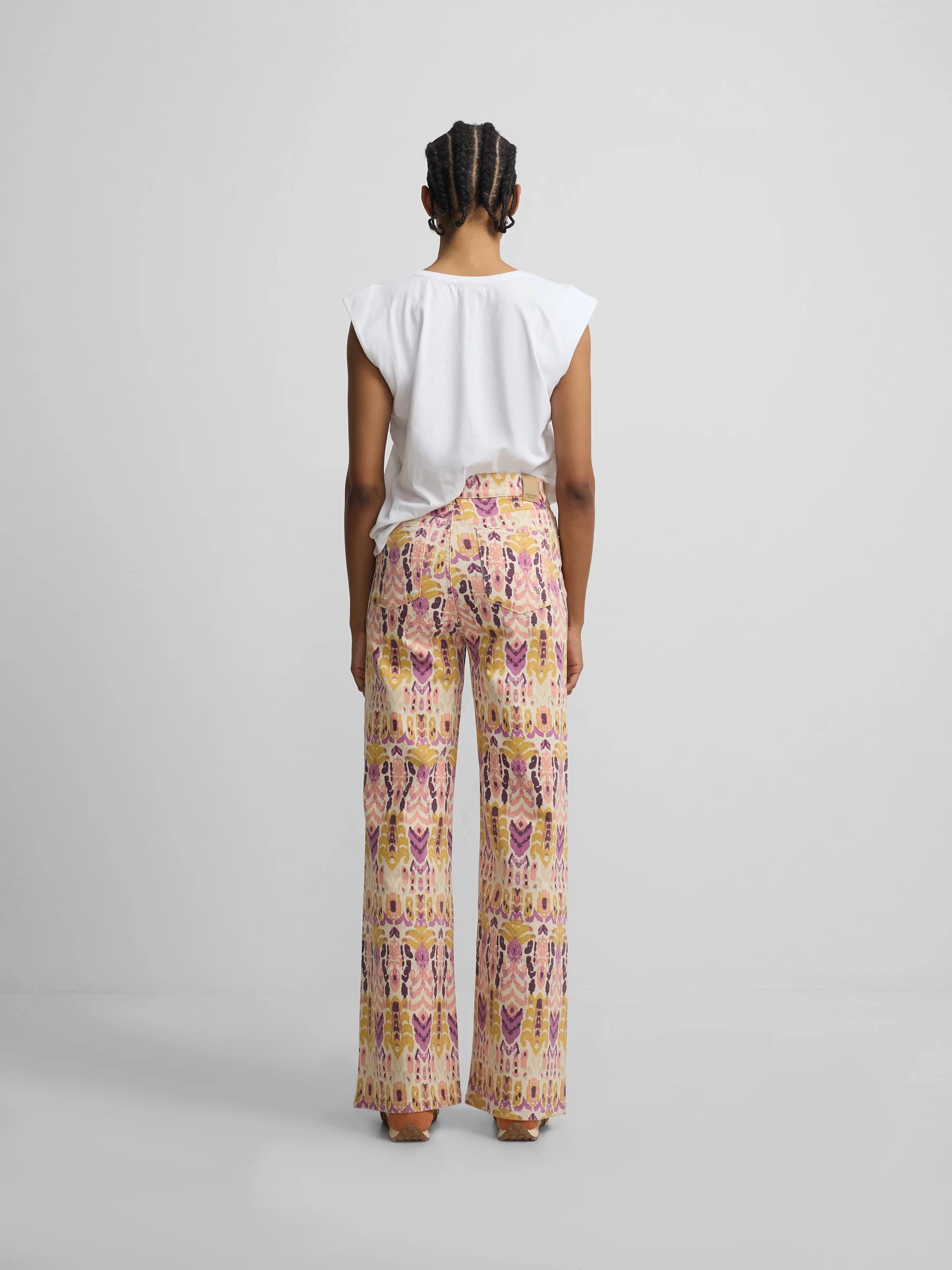 Pantalon denim estampado ikat rosas - Image 6