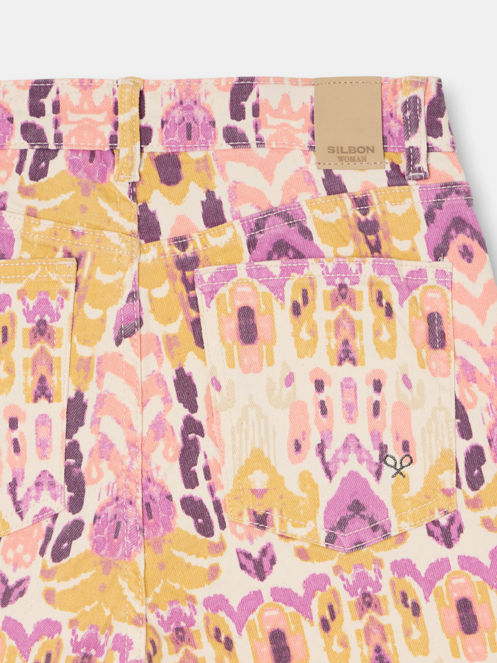Pantalon denim estampado ikat rosas - Image 9