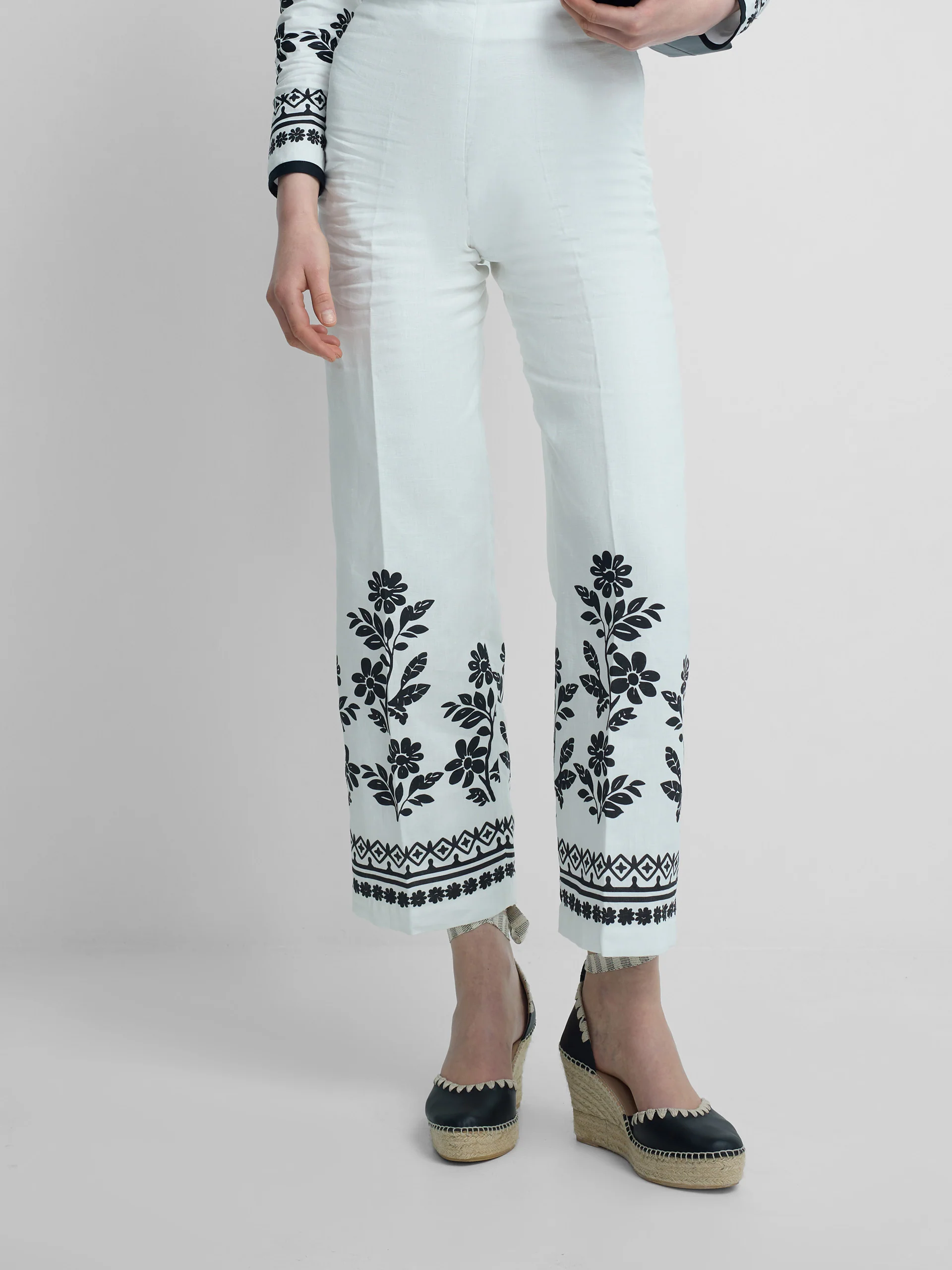 Pantalon estampado flores blanca - Image 3