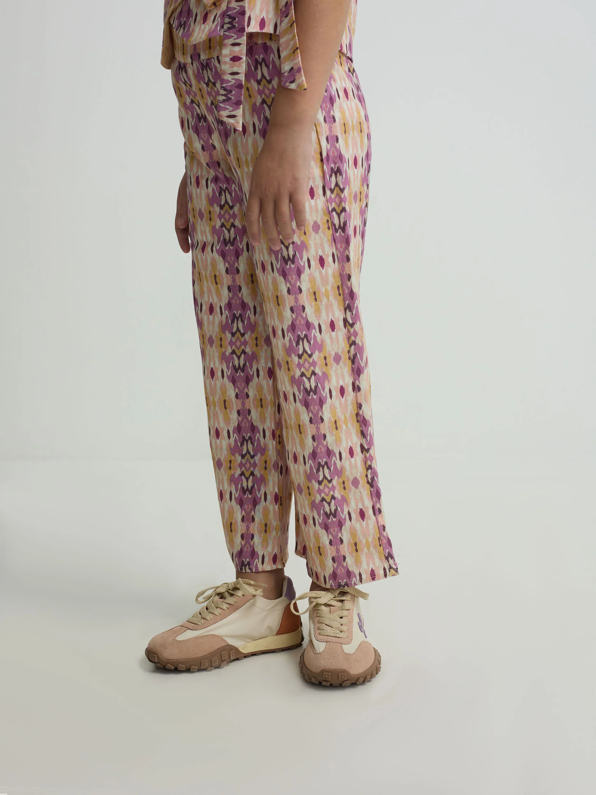 Pantalon girl lino estampado ikat rosas - Image 4