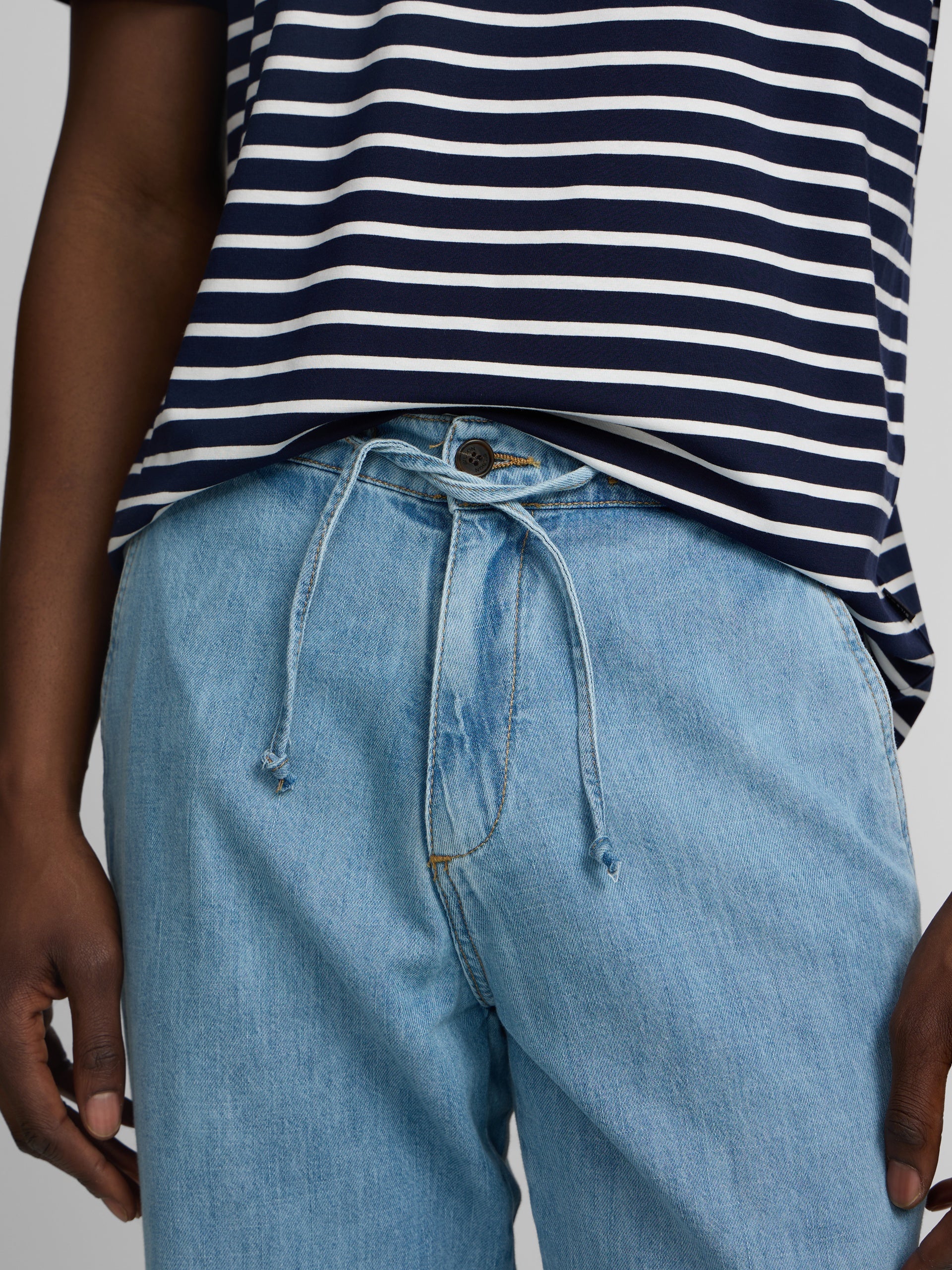 Pantalon jogger denim azul claro - Image 4