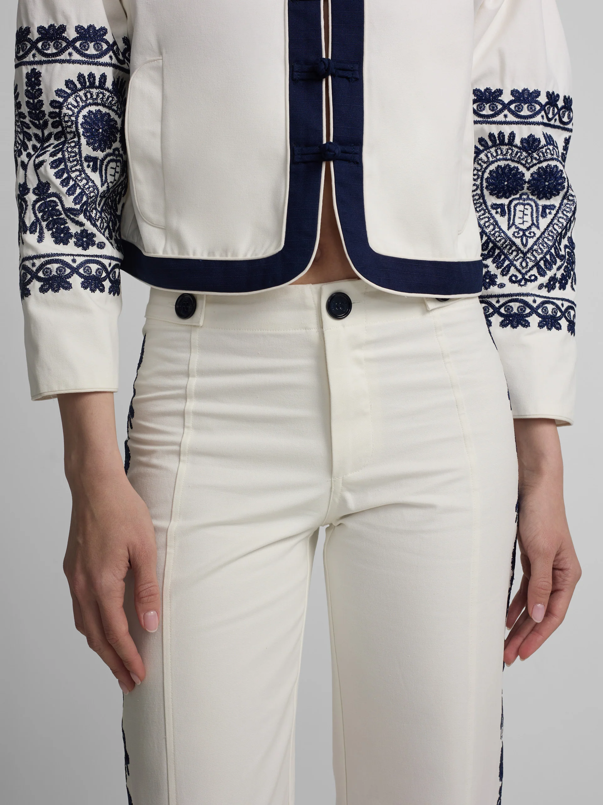 Pantalon recto detalles bordados blanco - Image 3