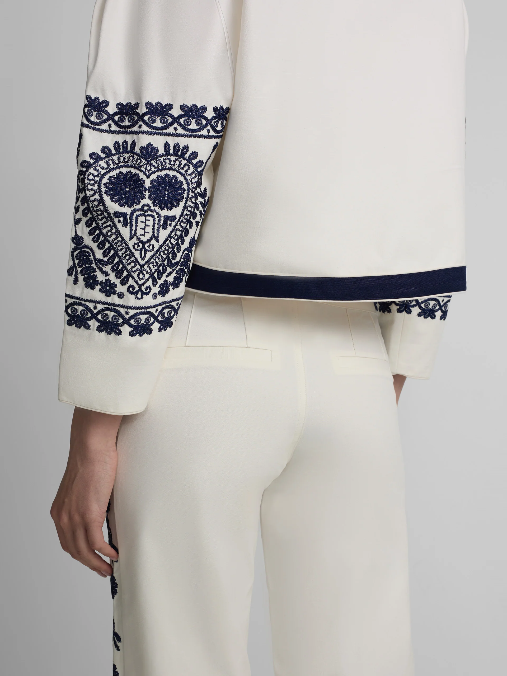 Pantalon recto detalles bordados blanco - Image 5