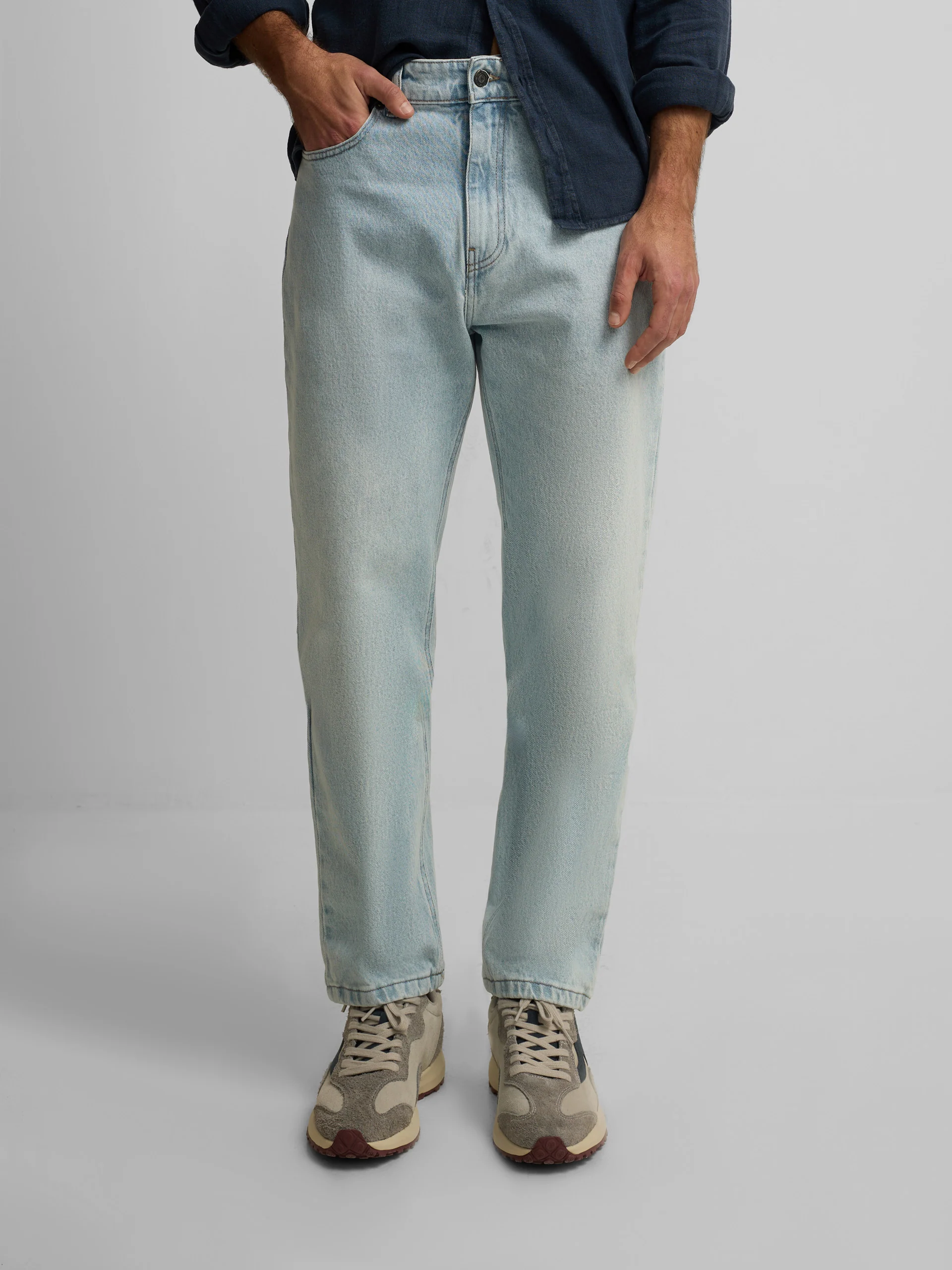Pantalon sport denim tapered azul claro - Image 4