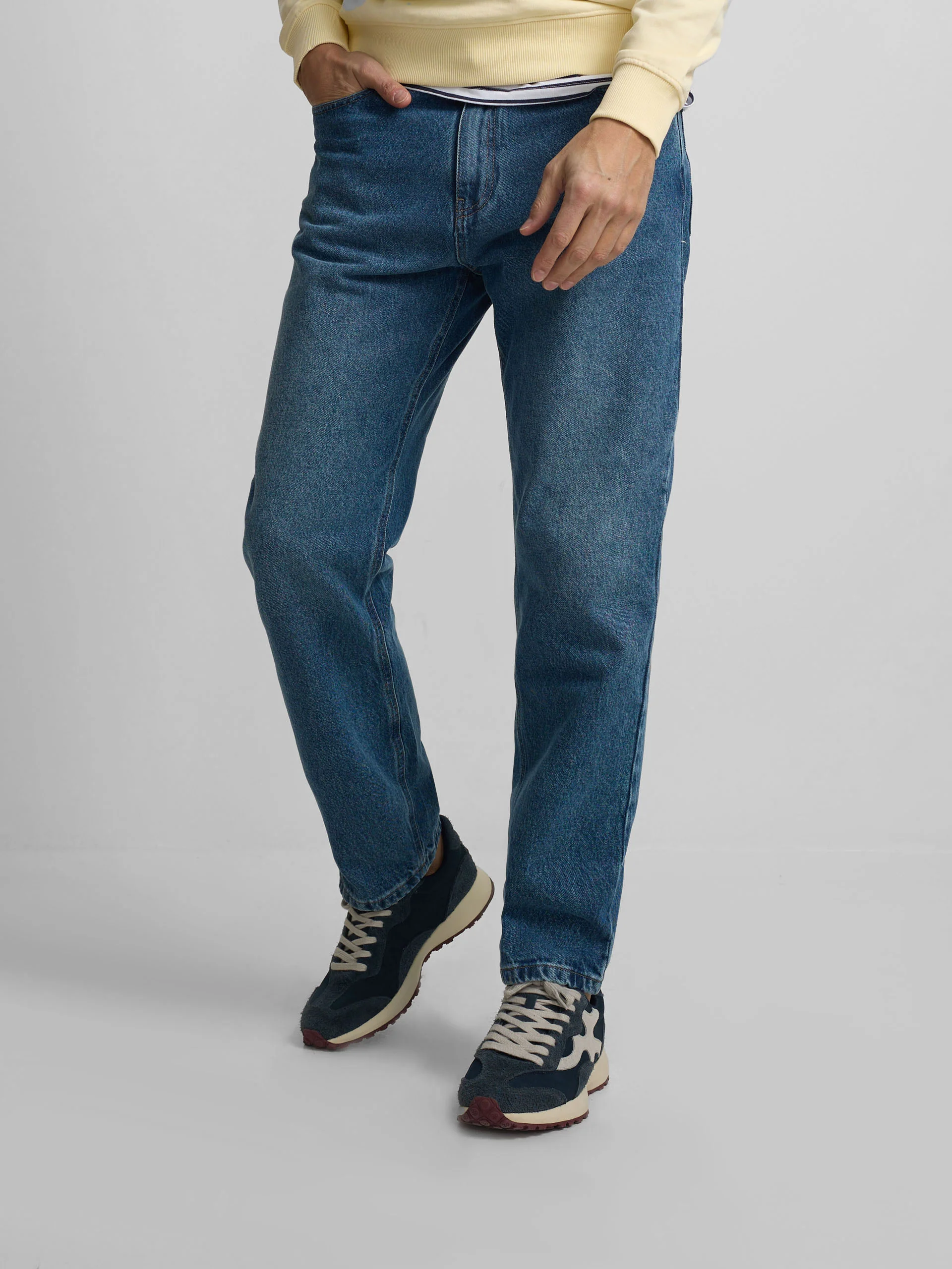 Pantalon sport denim tapered azul oscuro - Image 3