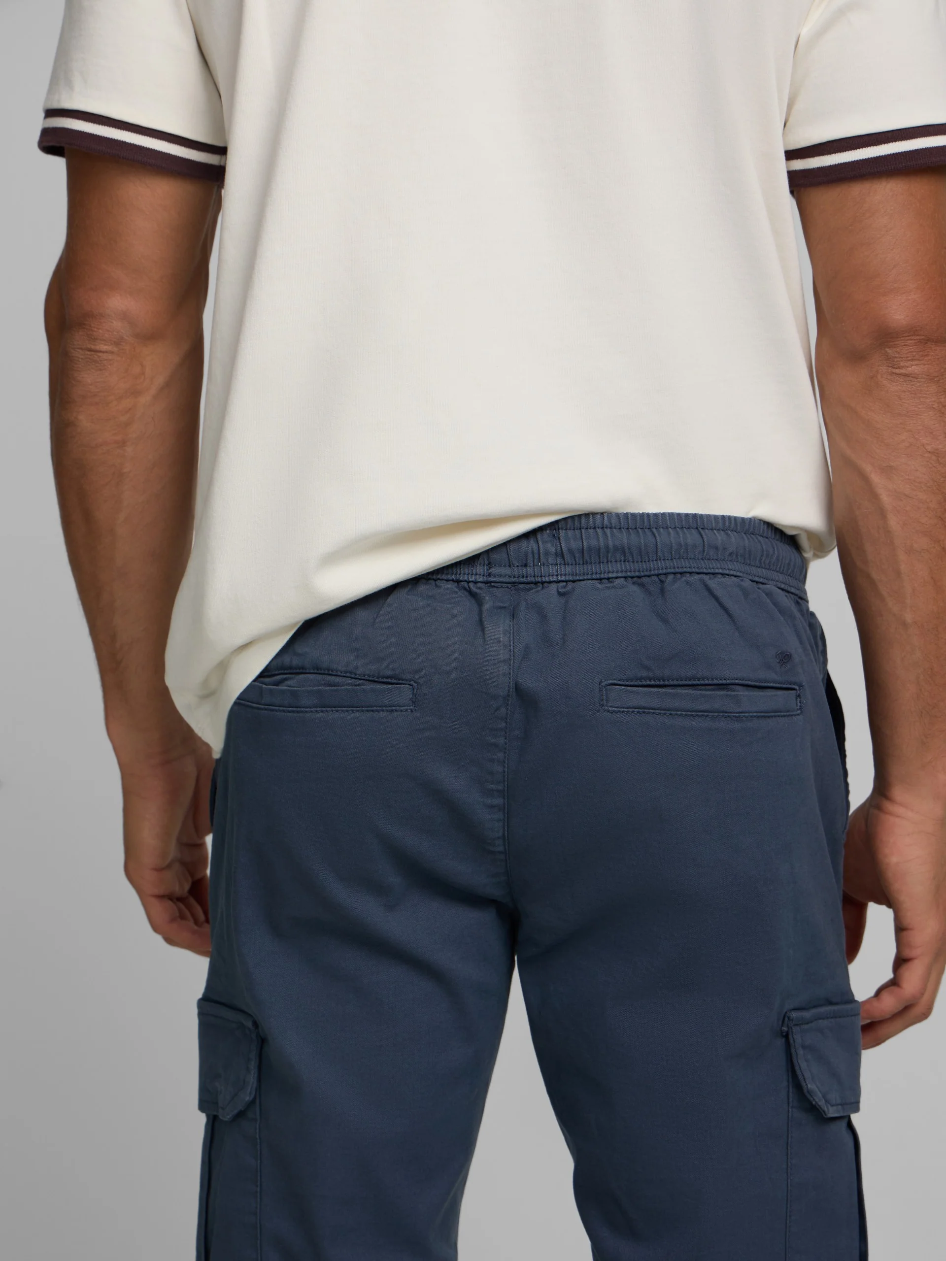 Pantalon sport jogger cargo azul indigo - Image 6
