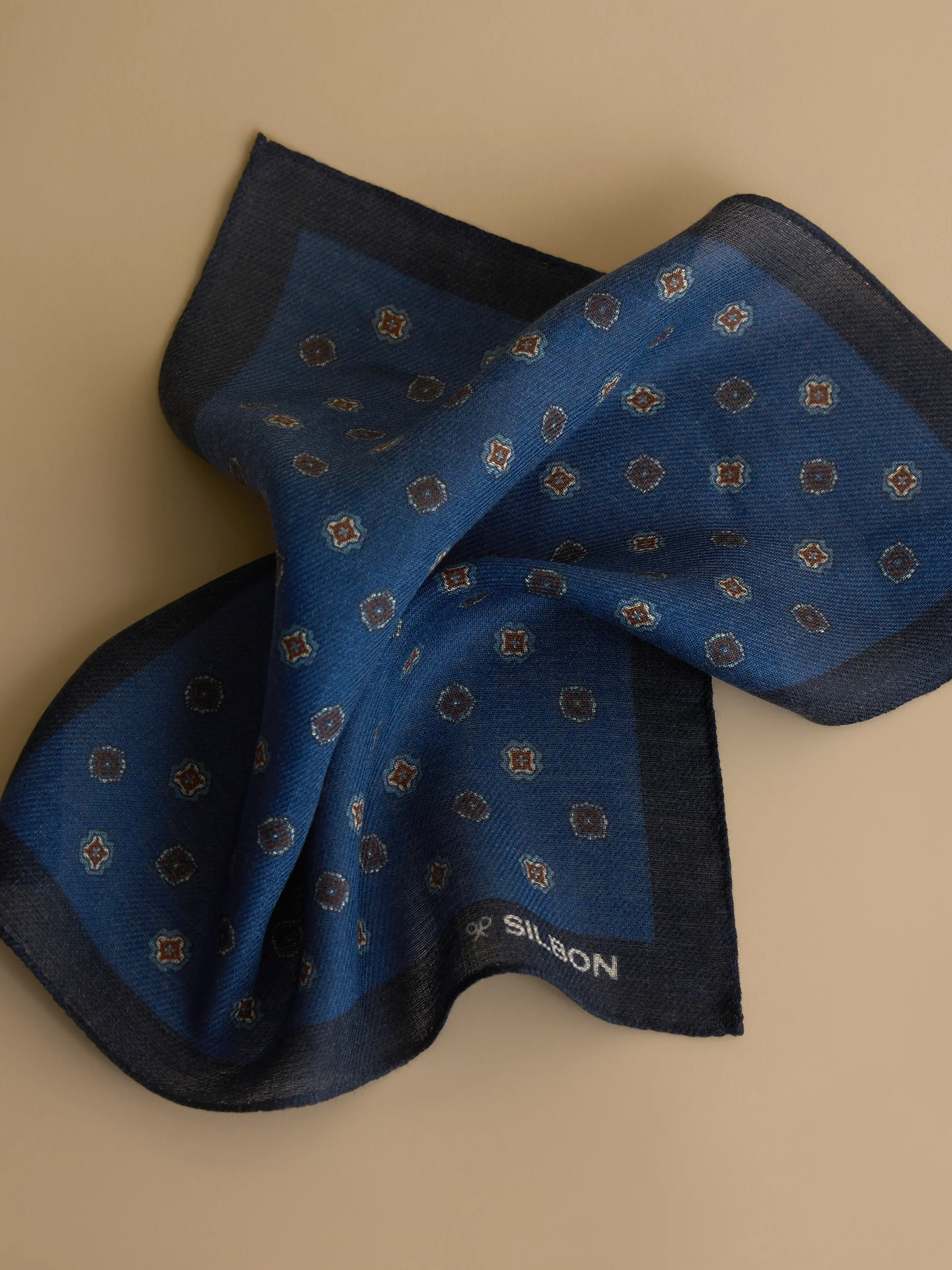 Pañuelo motivos geométricos azul