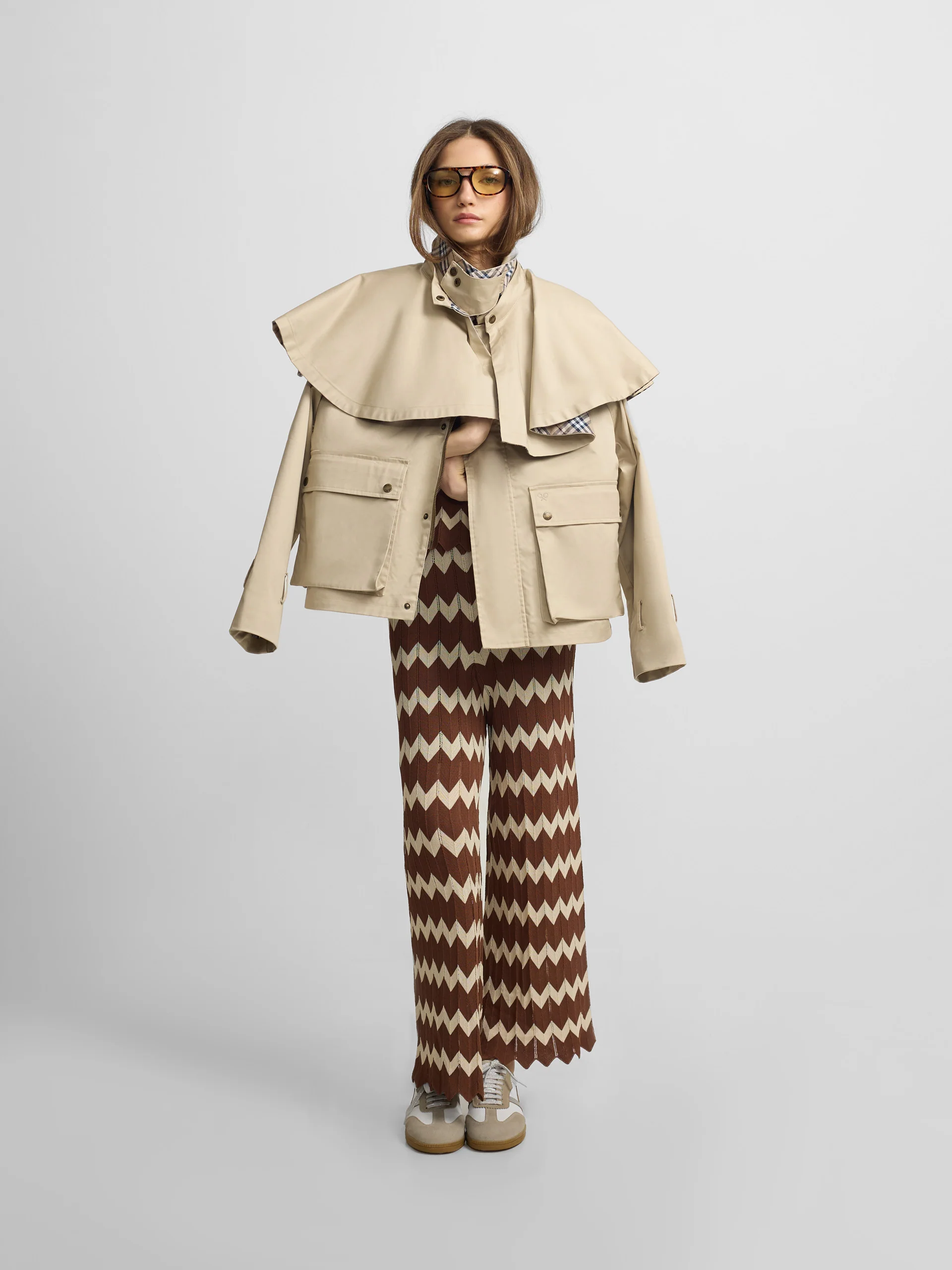 Parka corta capa marron - Image 4