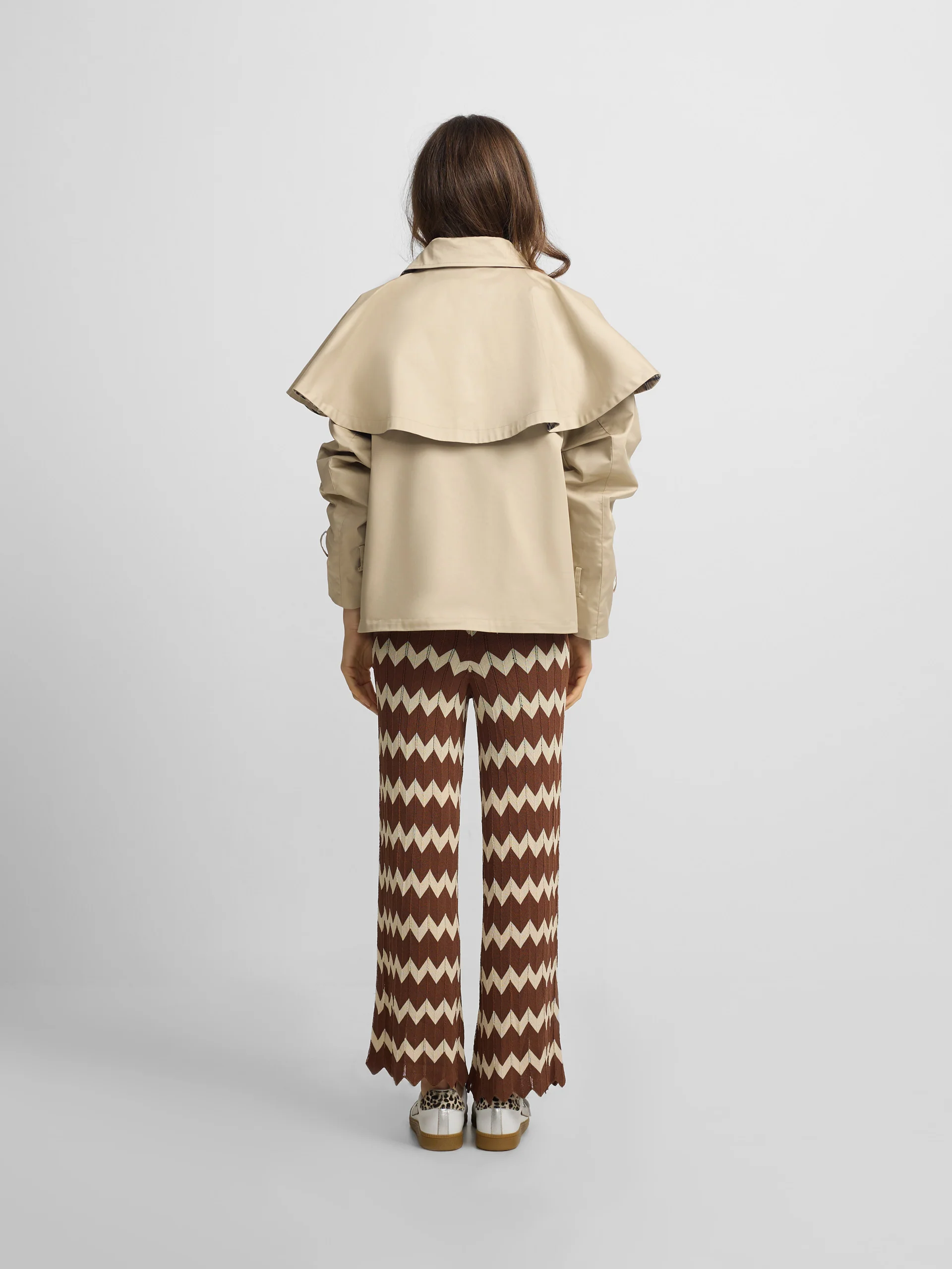 Parka corta capa marron - Image 6