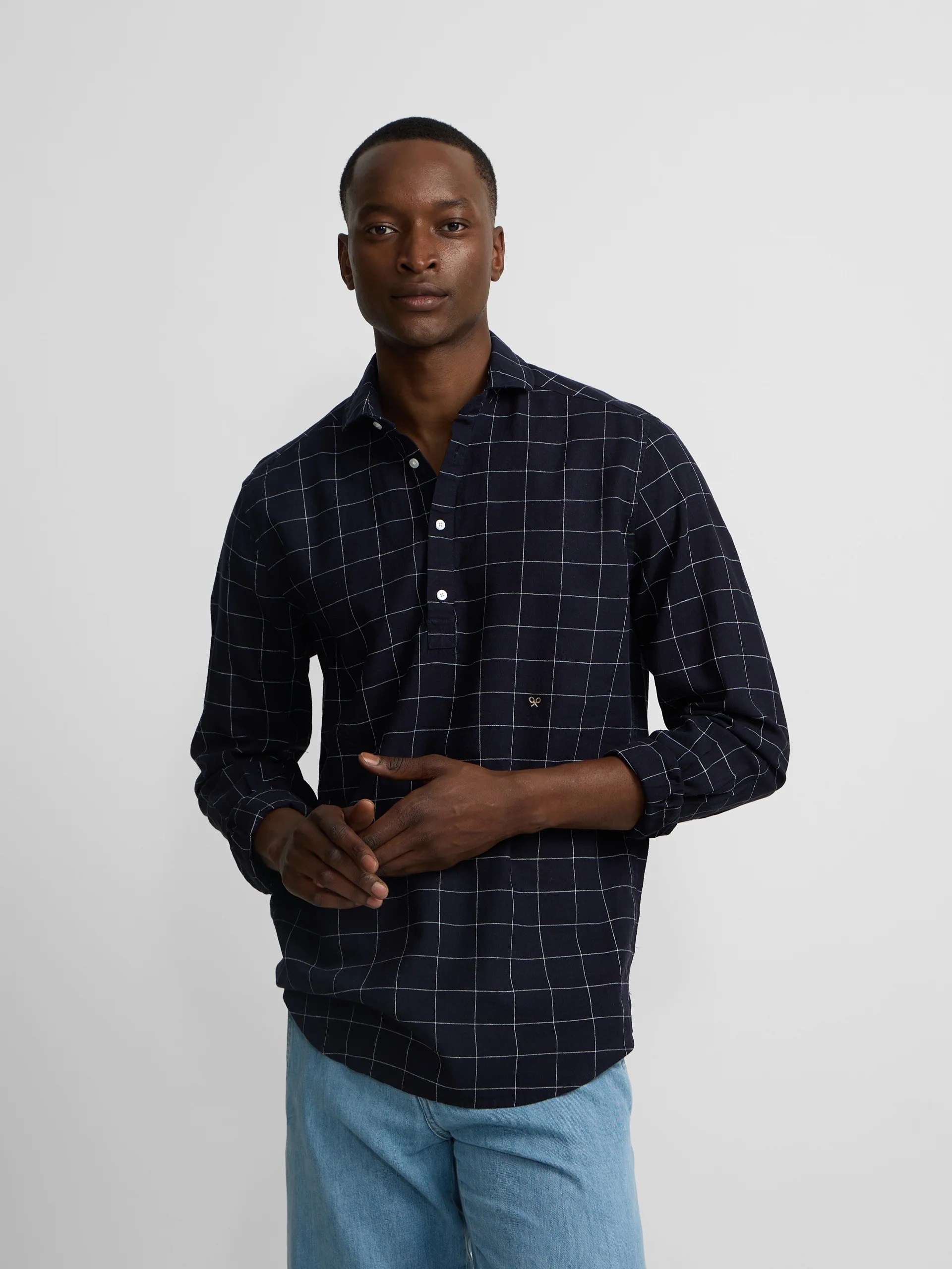 Polera sport lino cuadros azul marino - Image 3