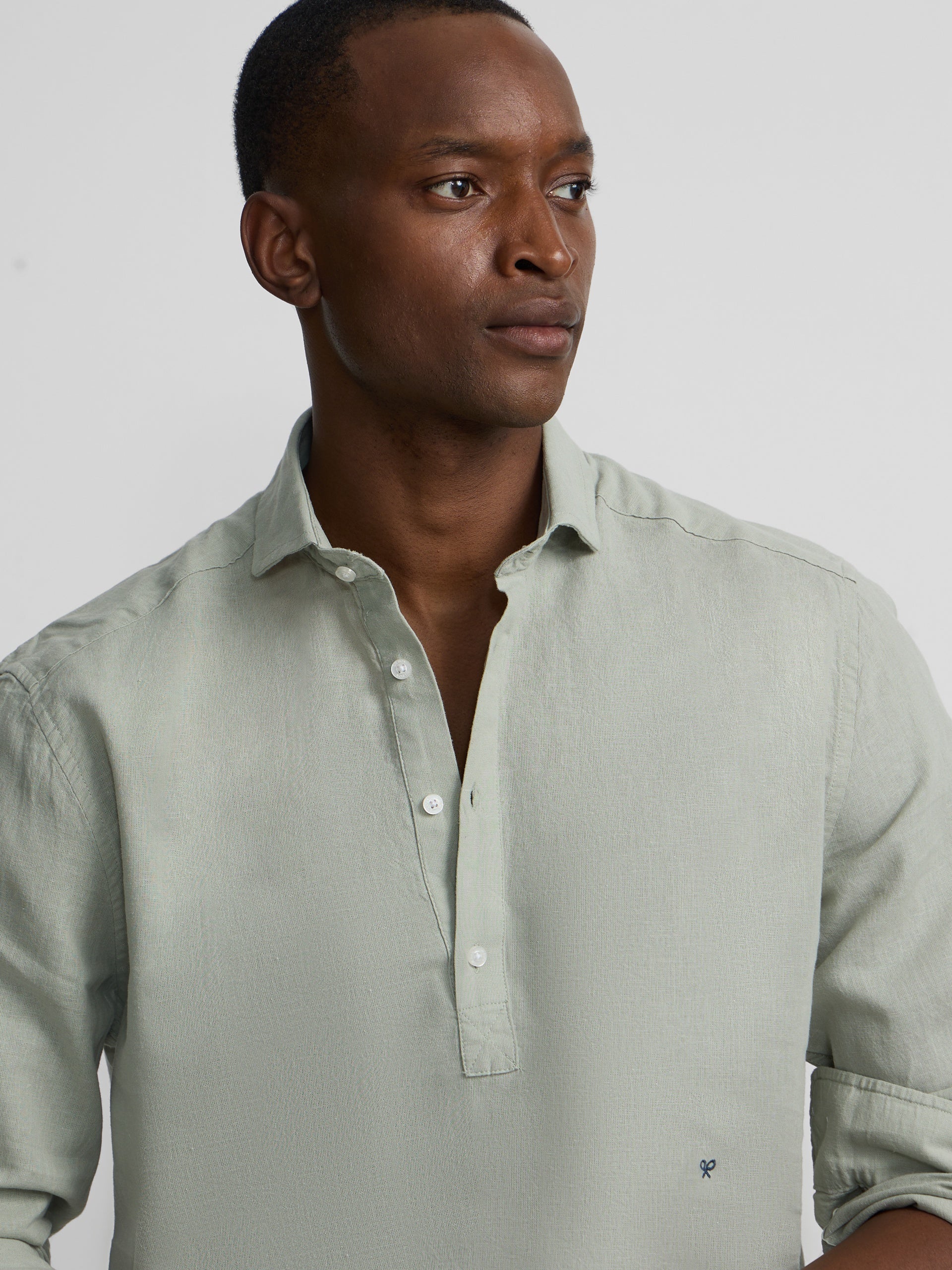 Polera sport lino verde medio - Image 3