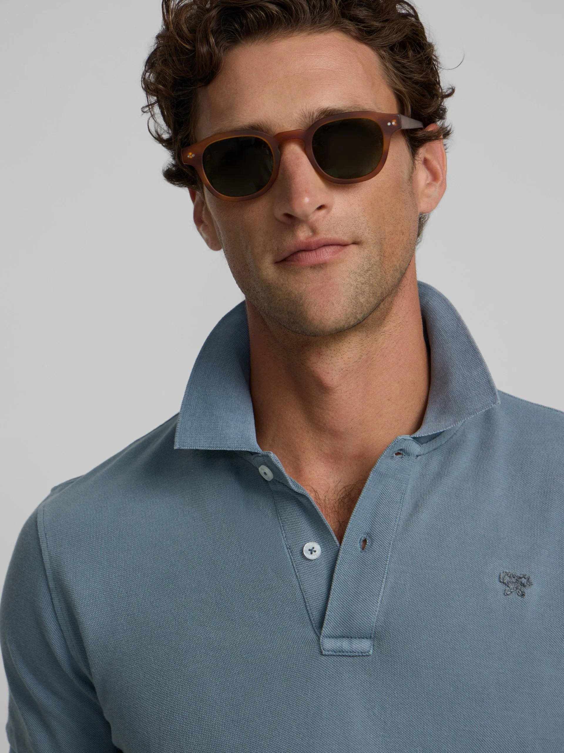 Polo clasico garment dye azul medio - Image 3