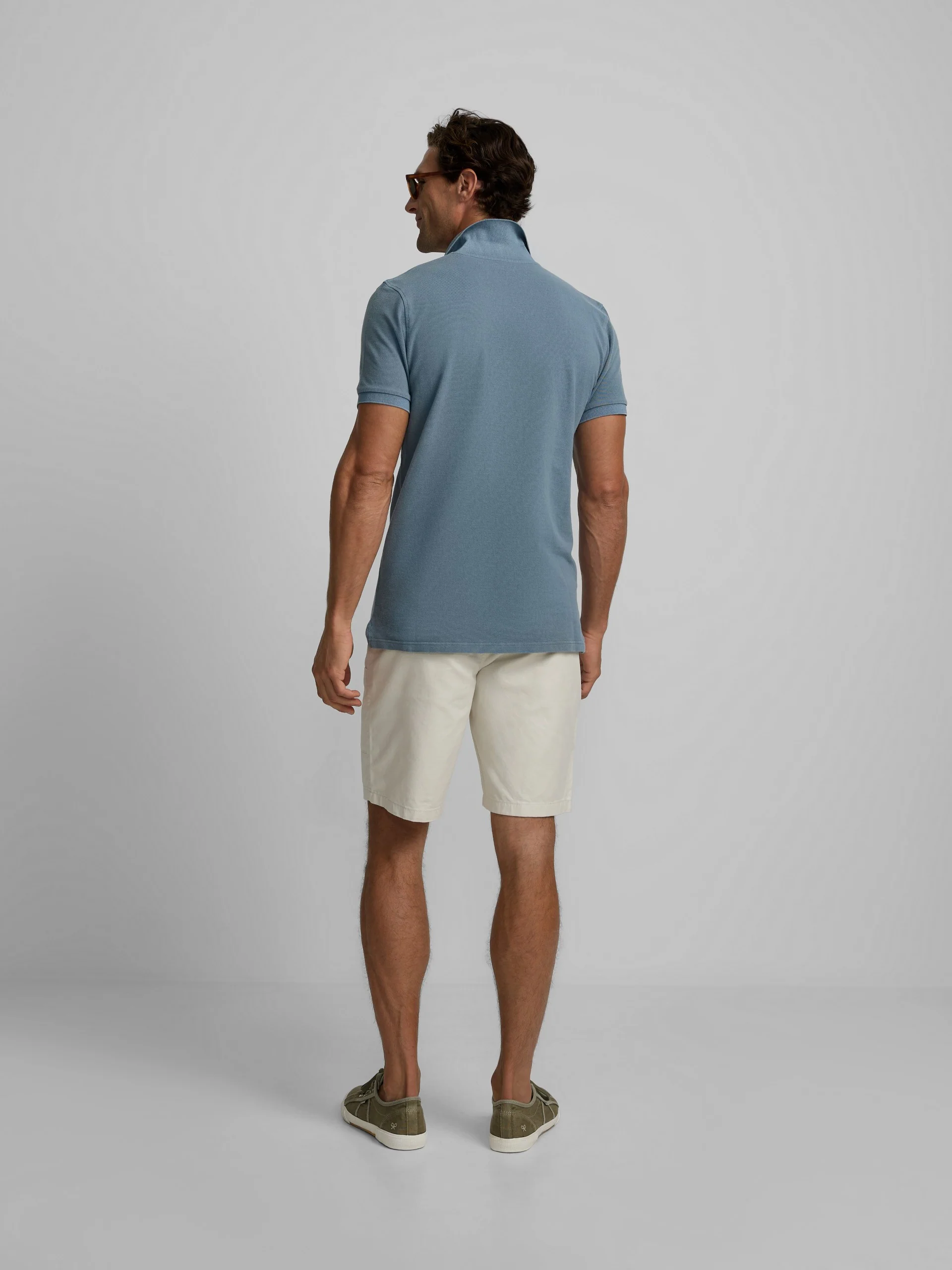 Polo clasico garment dye azul medio - Image 8