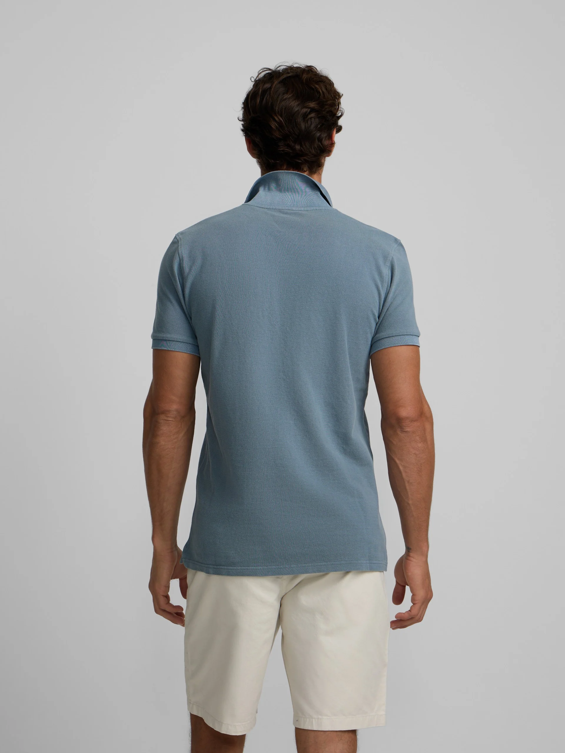 Polo clasico garment dye azul medio - Image 9