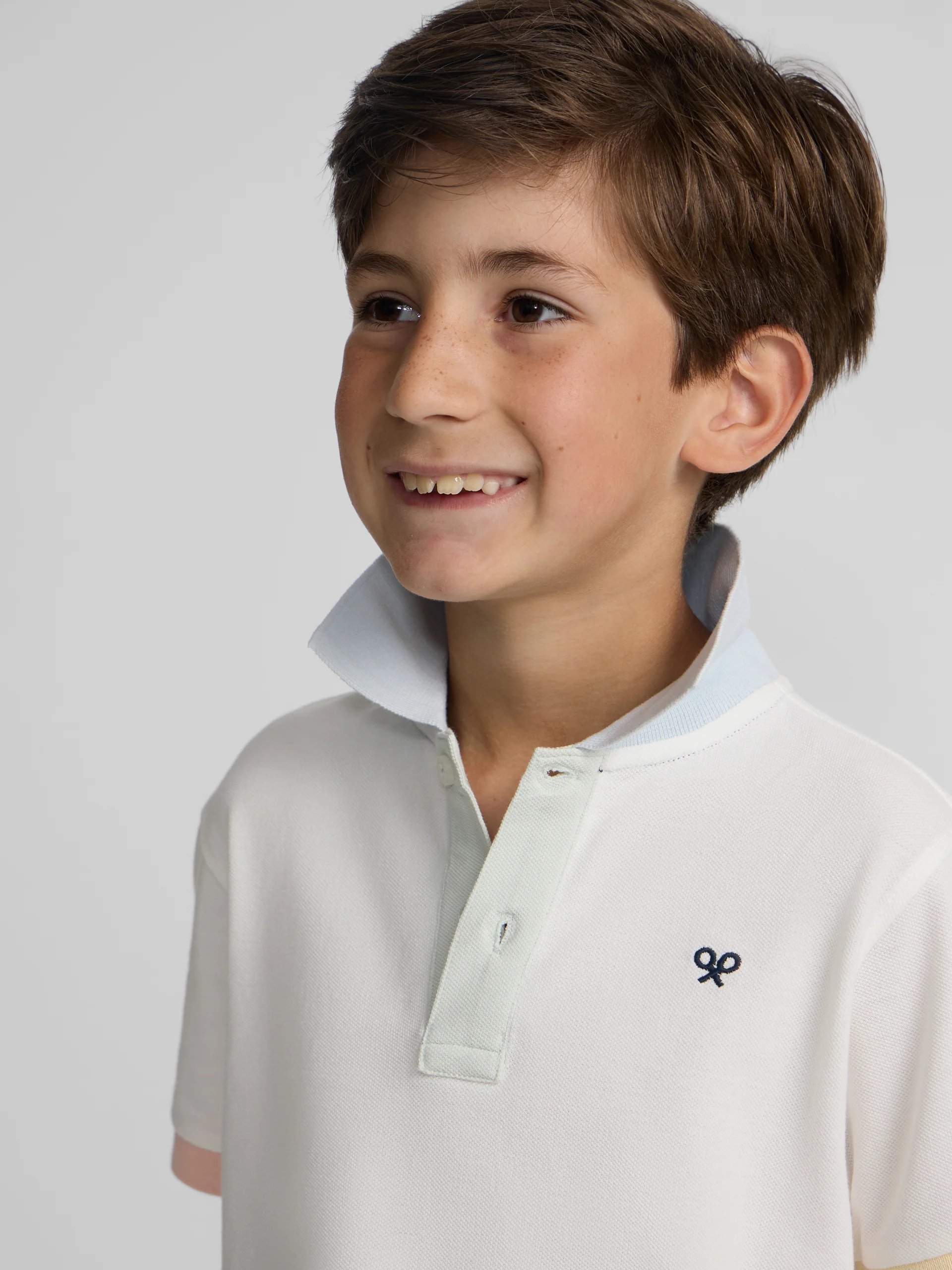 Polo kids ribete multicolor blanco - Image 3