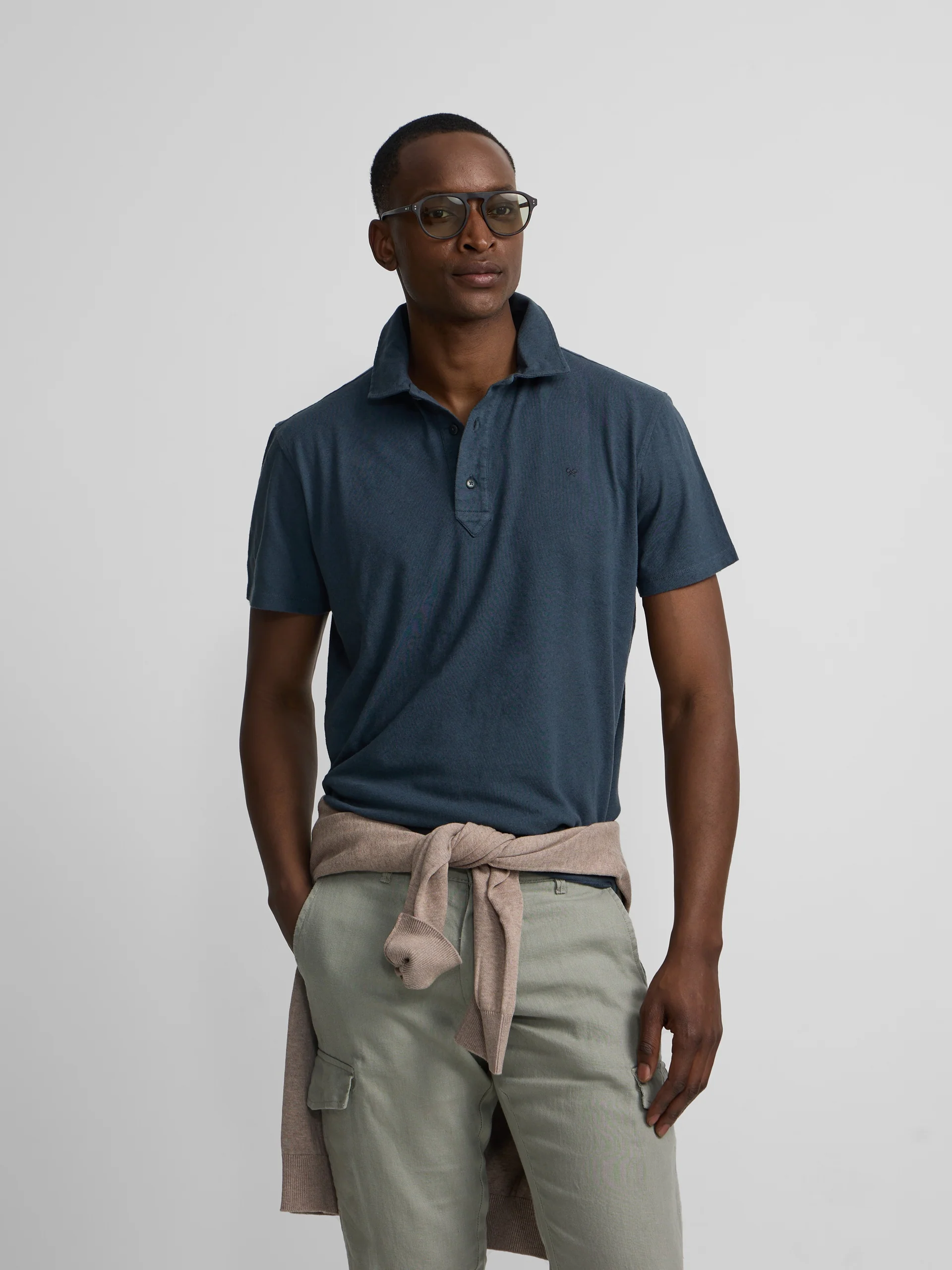 Polo lino tapeta larga azul marino - Image 4