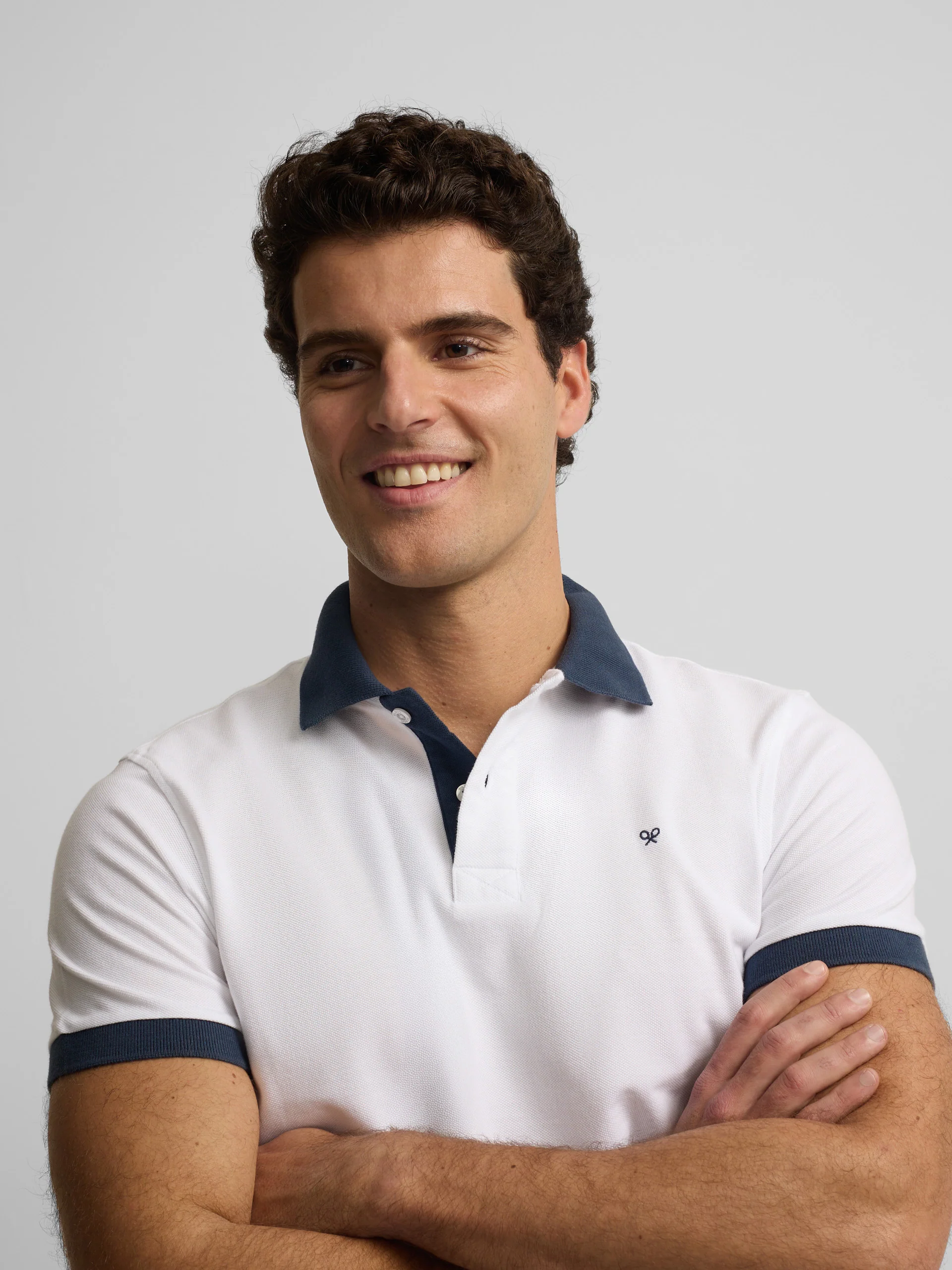 Polo manga corta ribete azul marino blanco - Image 3