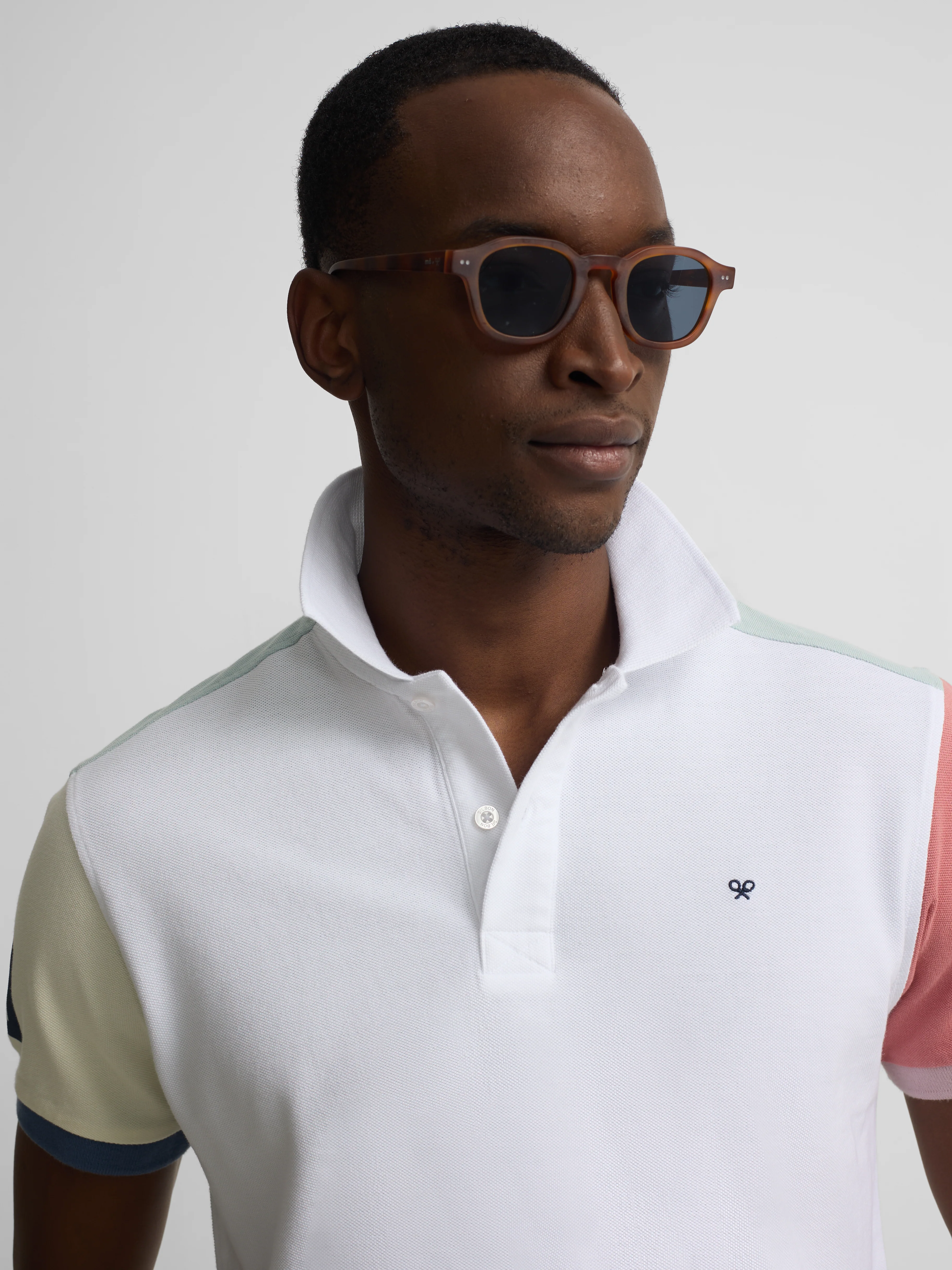 Polo manga corta ribete multicolor blanco - Image 3