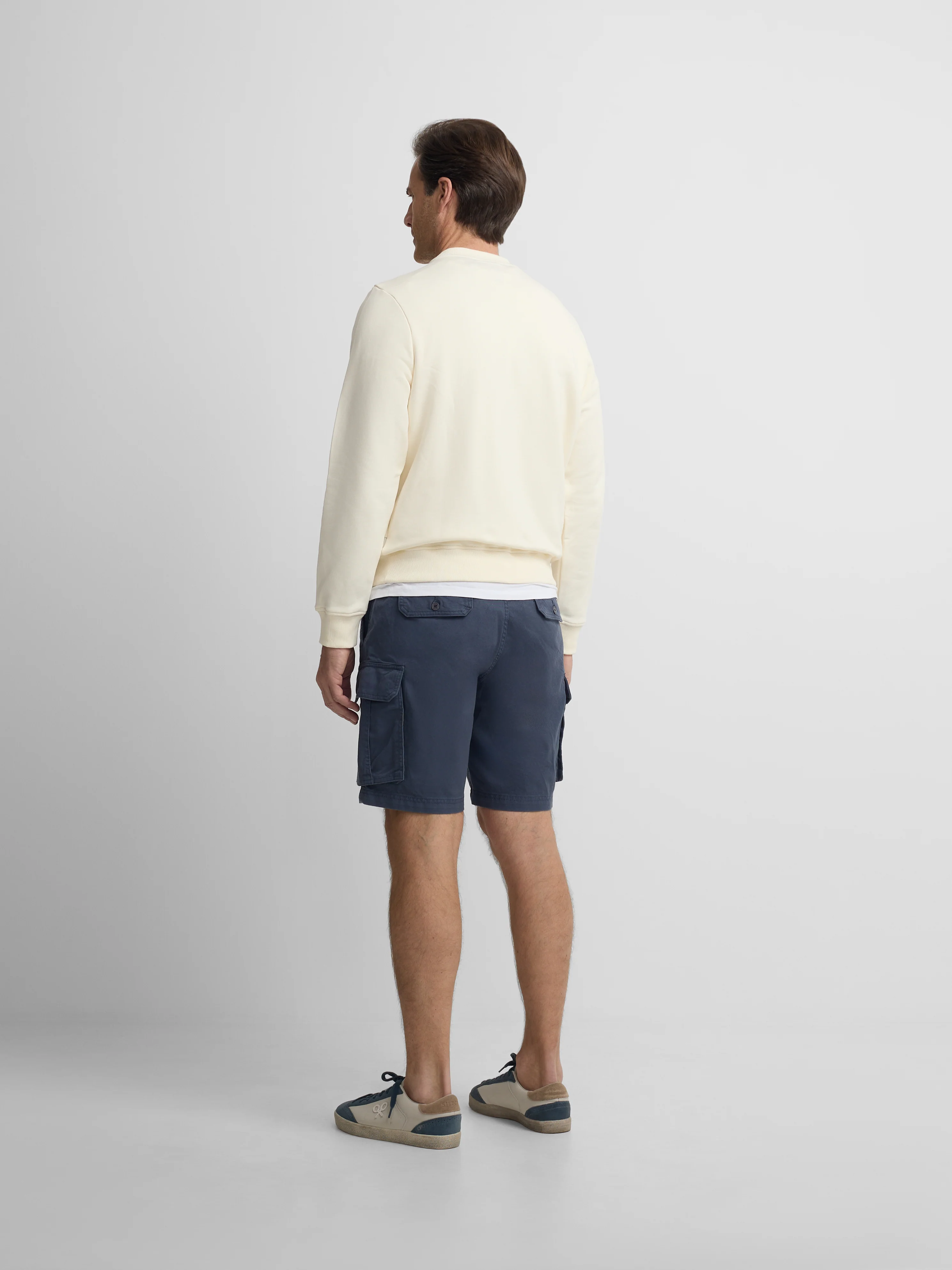 Sudadera bolsillo bordado crema - Image 6