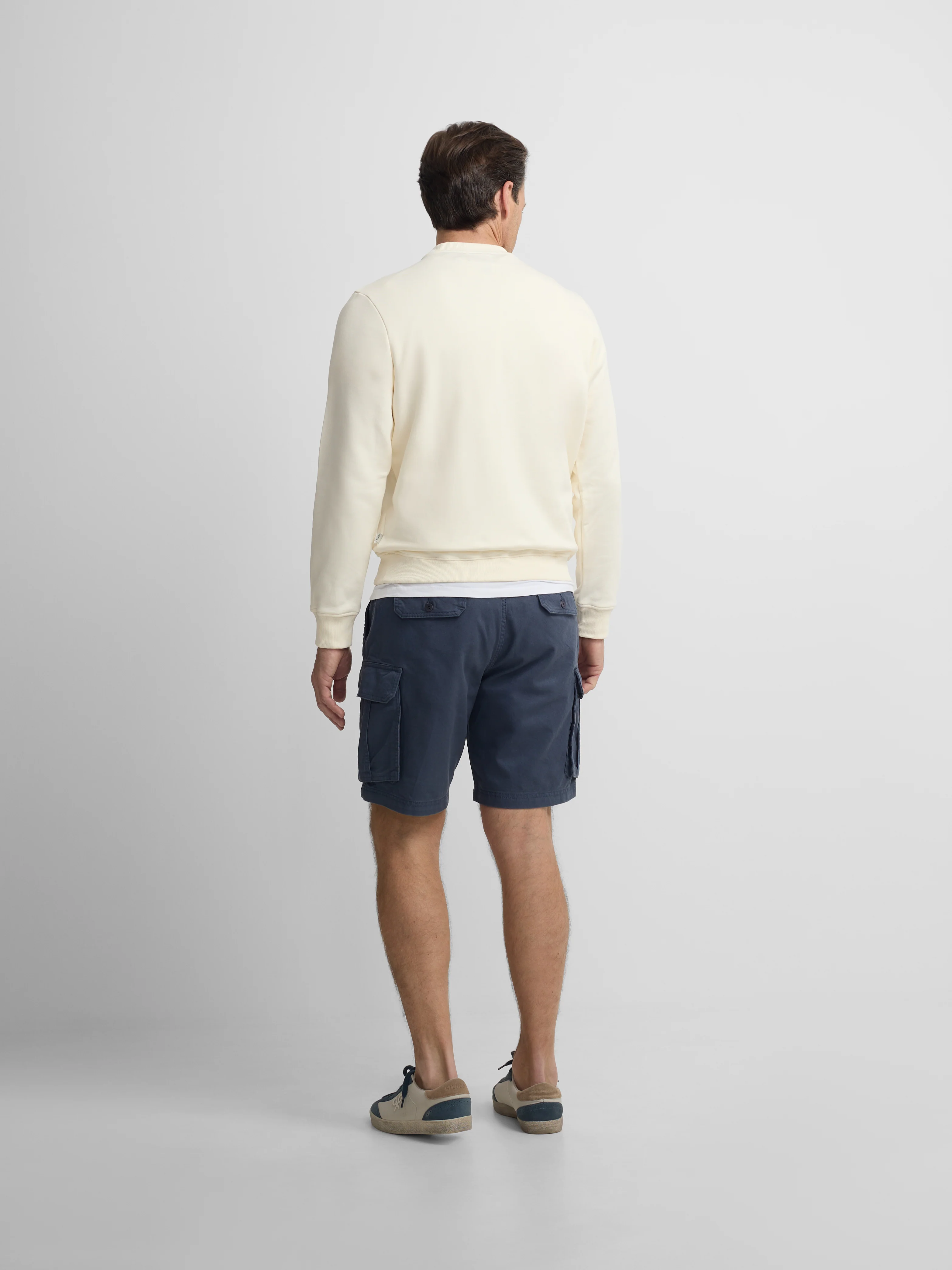Sudadera bolsillo bordado crema - Image 7