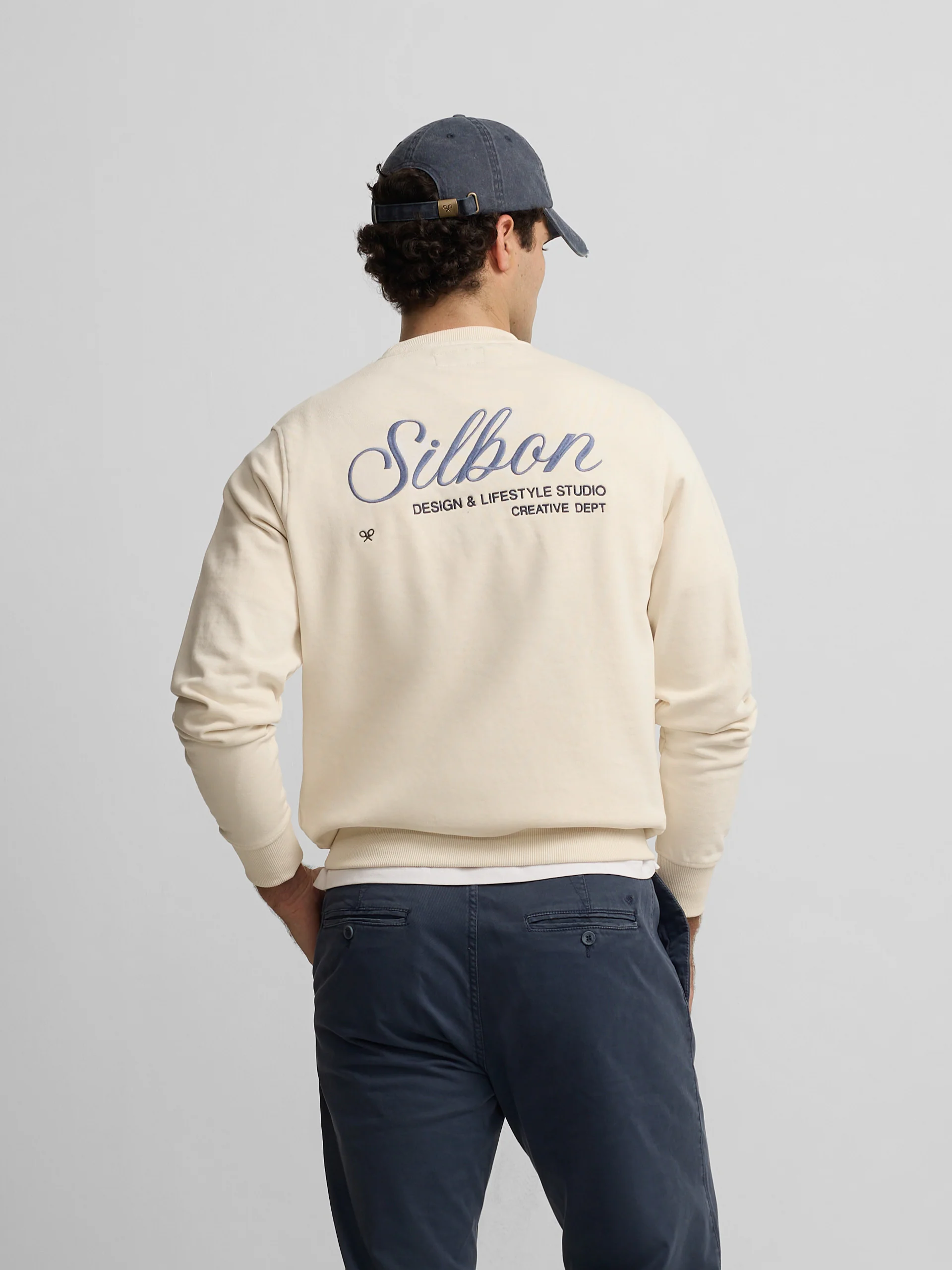 Sudadera creative dept crema