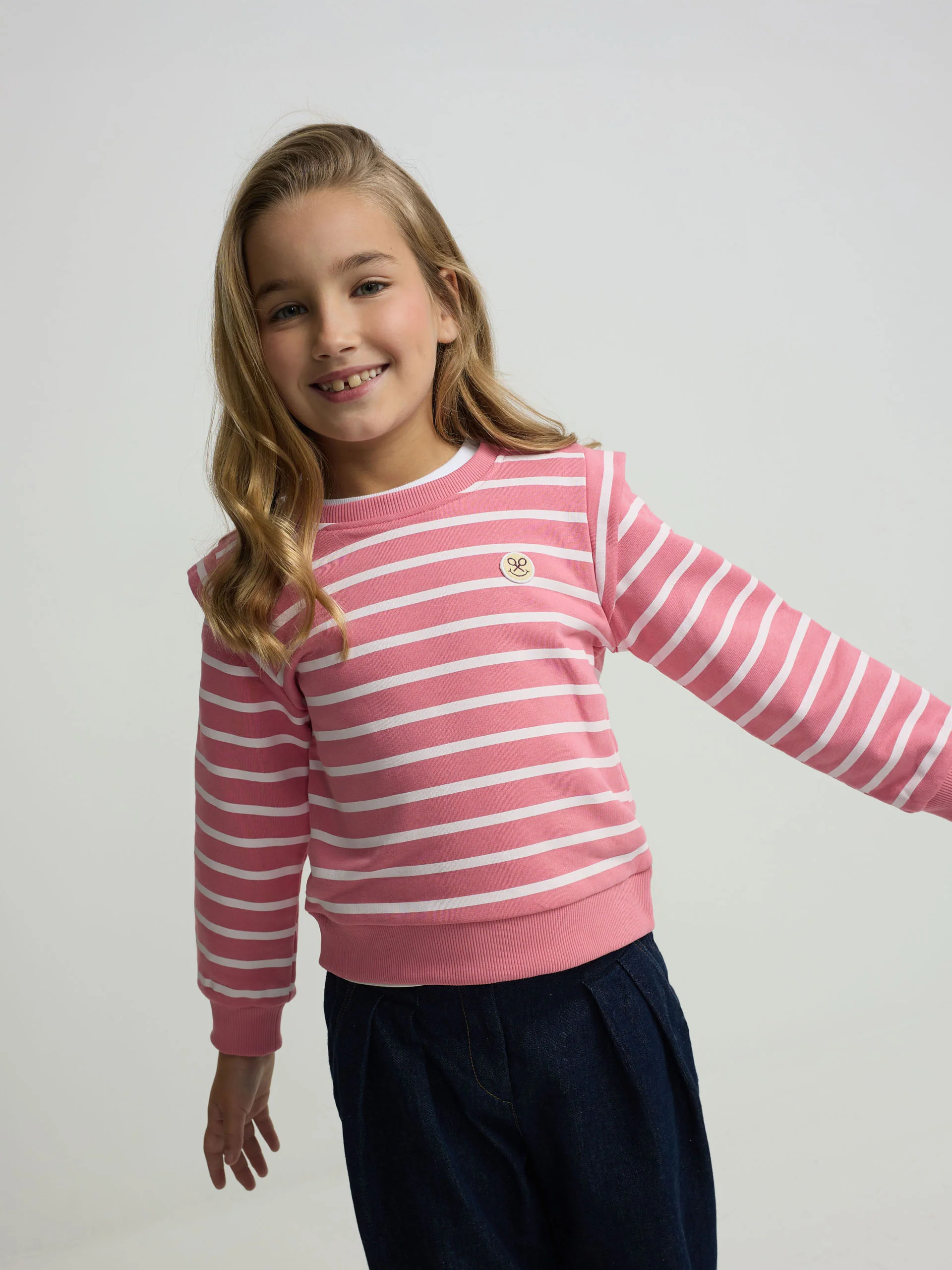 Sudadera girl hombreras rayas rosas - Image 3