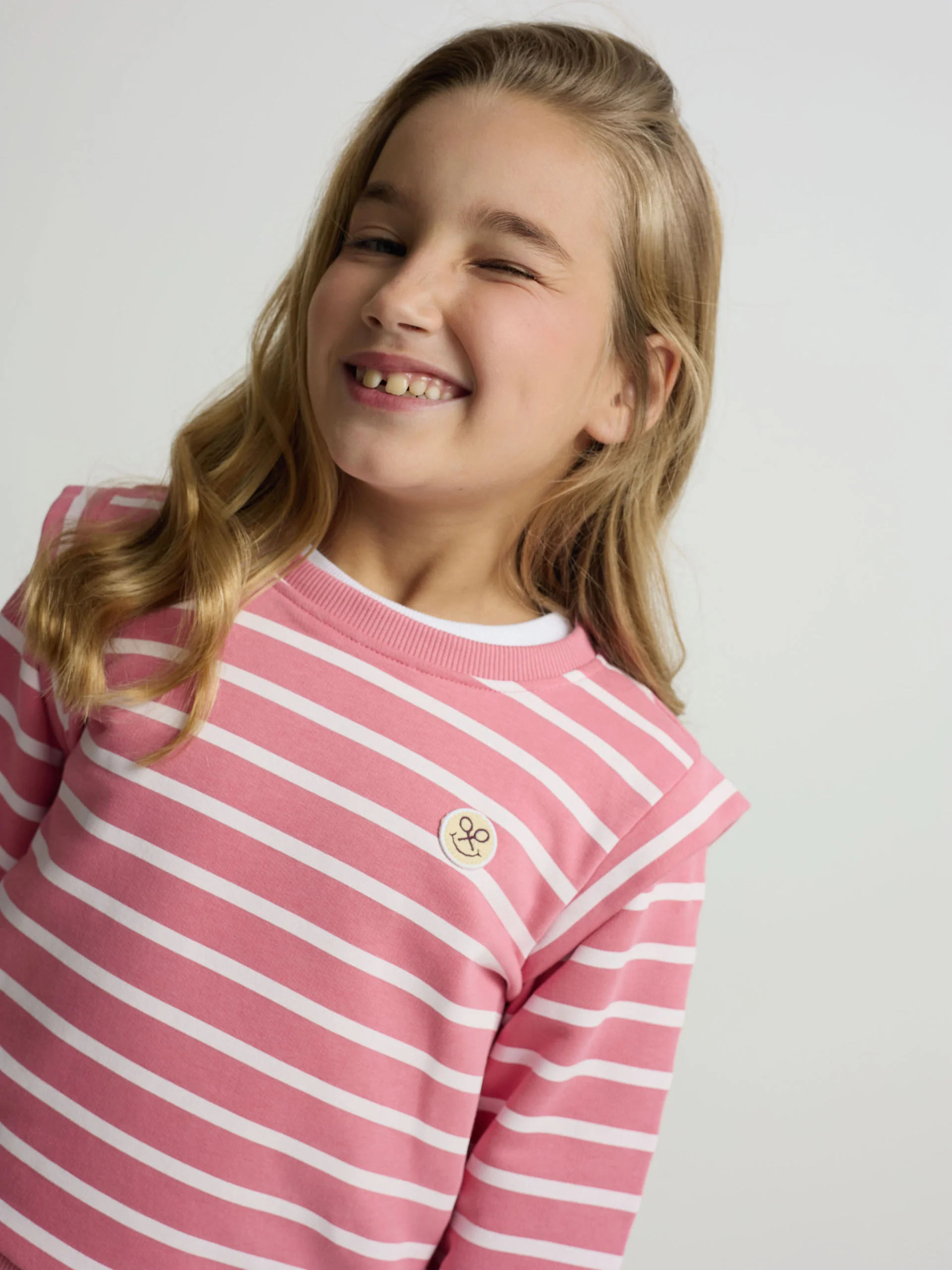 Sudadera girl hombreras rayas rosas - Image 4