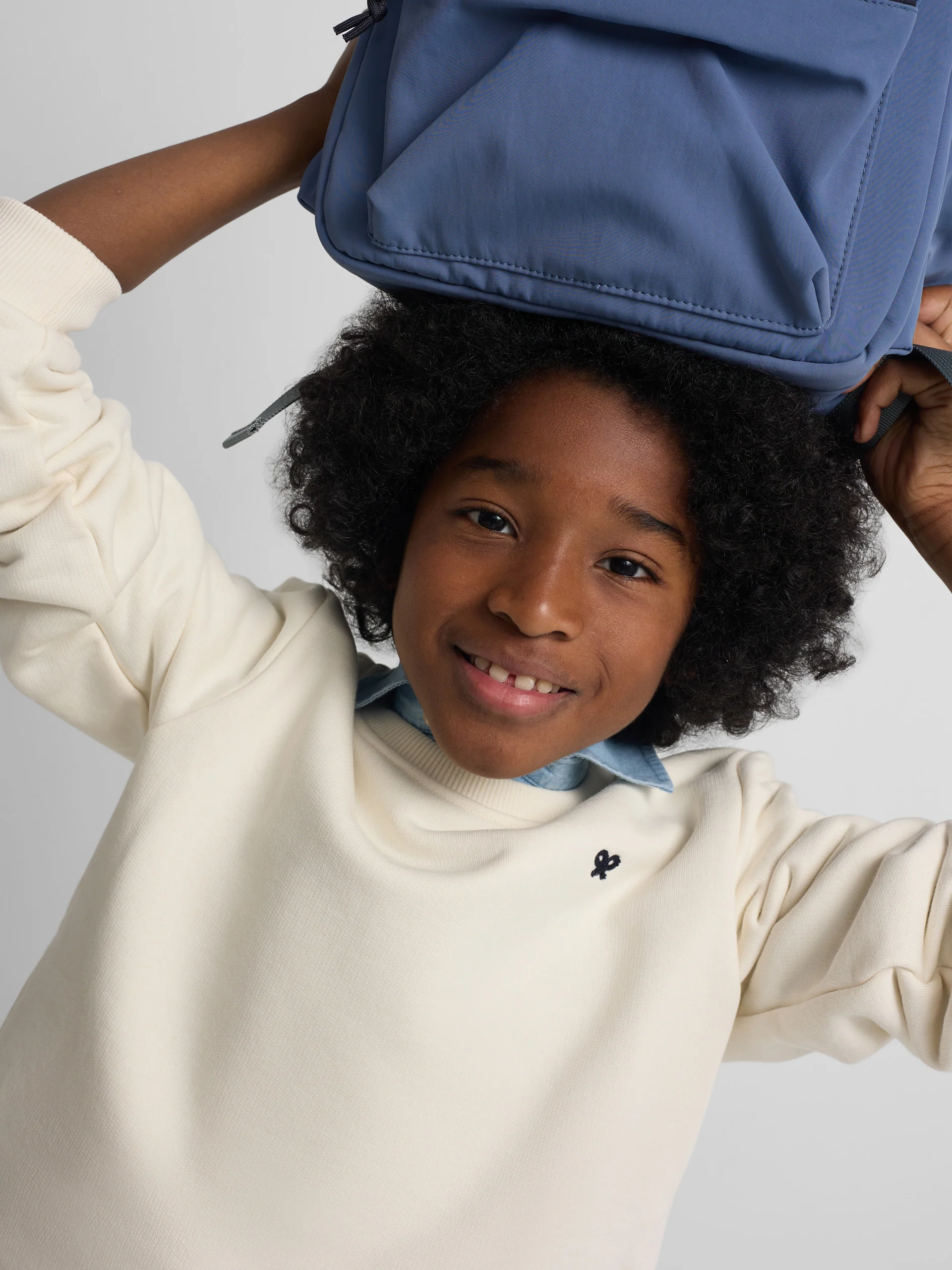 Sudadera kids minilogo crema - Image 3