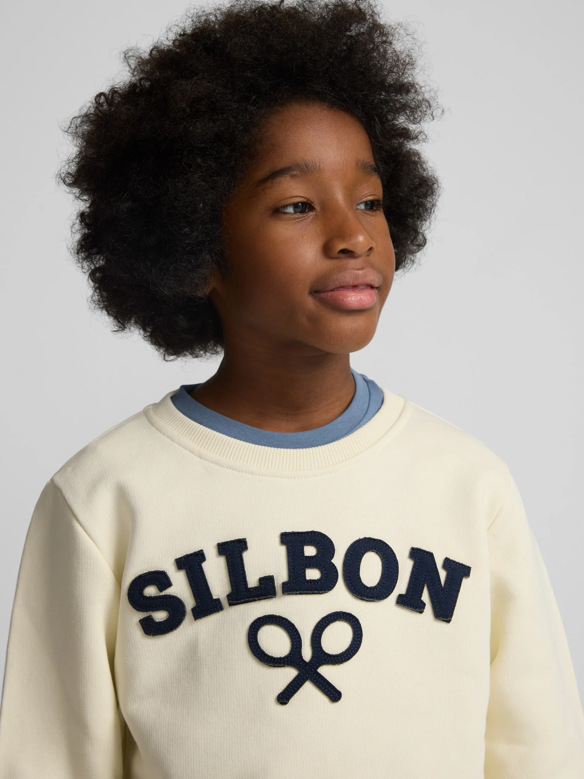 Sudadera kids raqueta media crema - Image 5