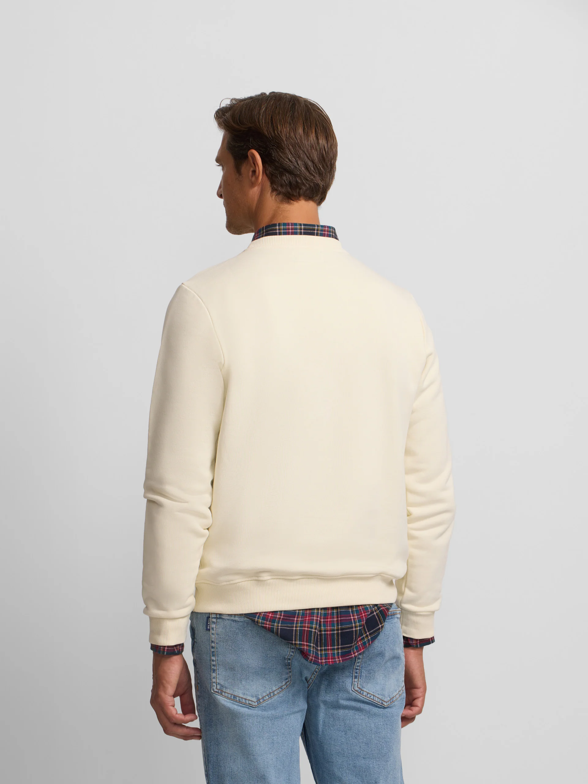 Sudadera minilogo crema - Image 7