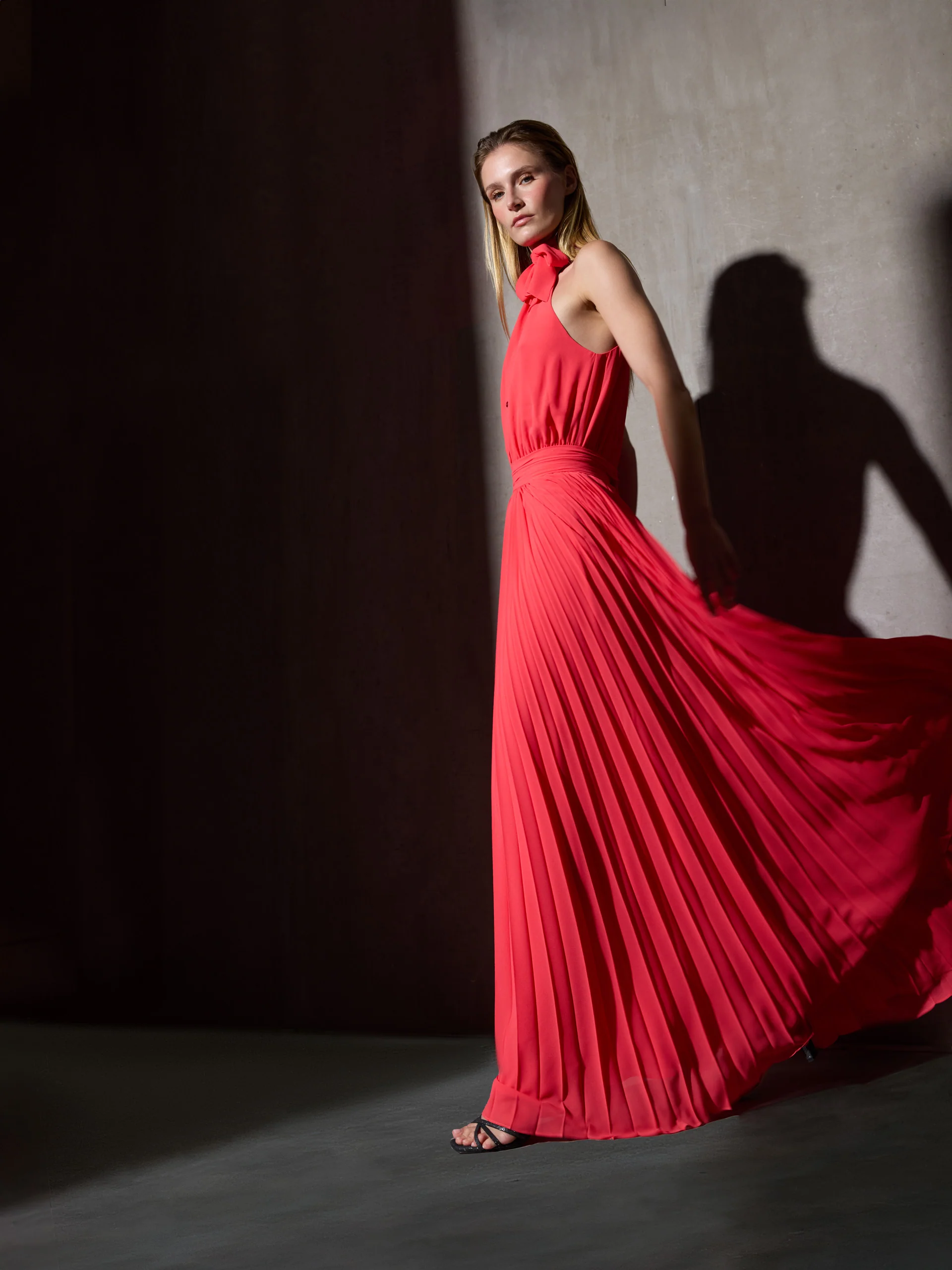 Vestido CaprileXSilbon plisado lazo coral - Image 11