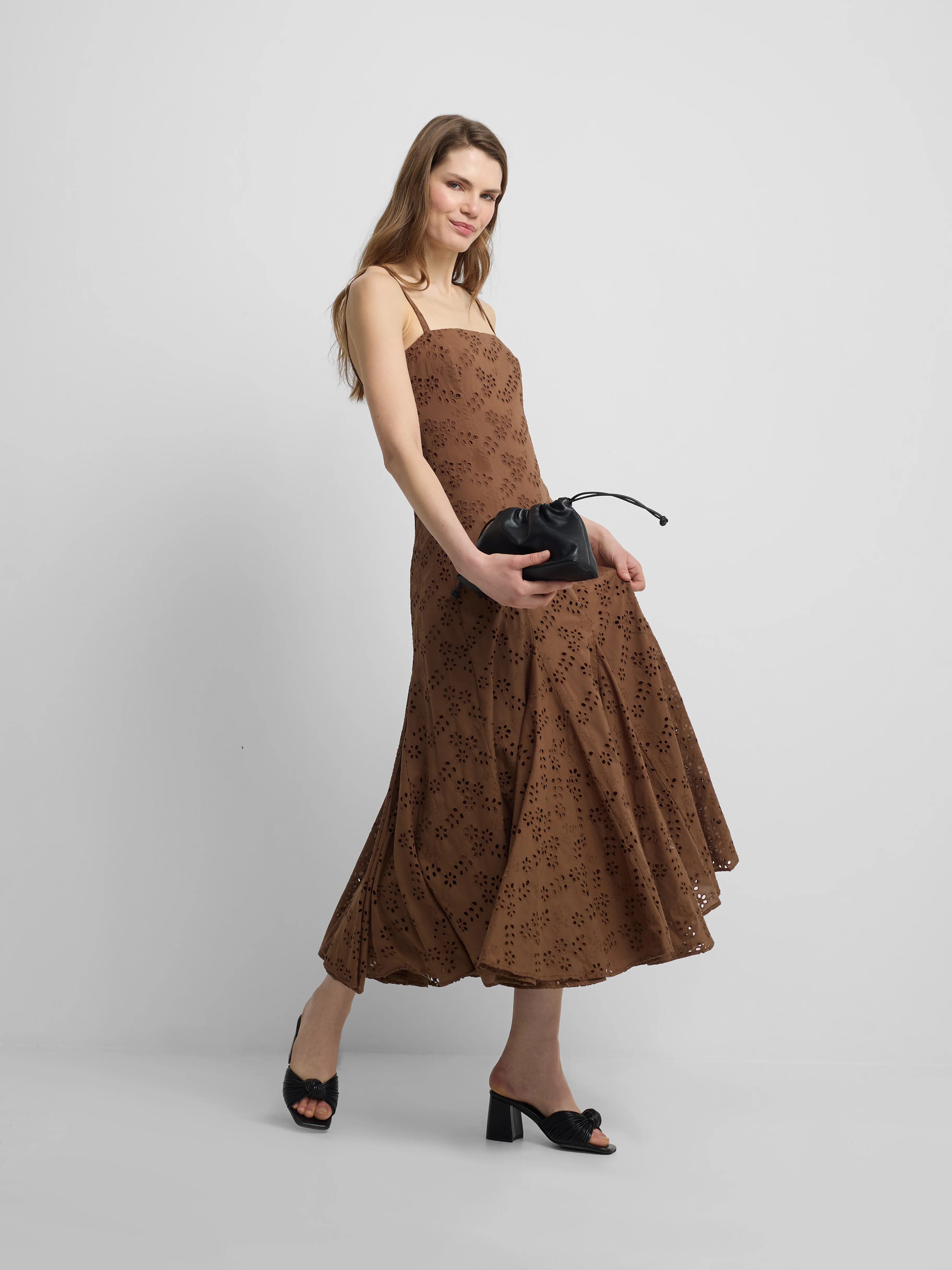 Vestido midi bordados marron - Image 9