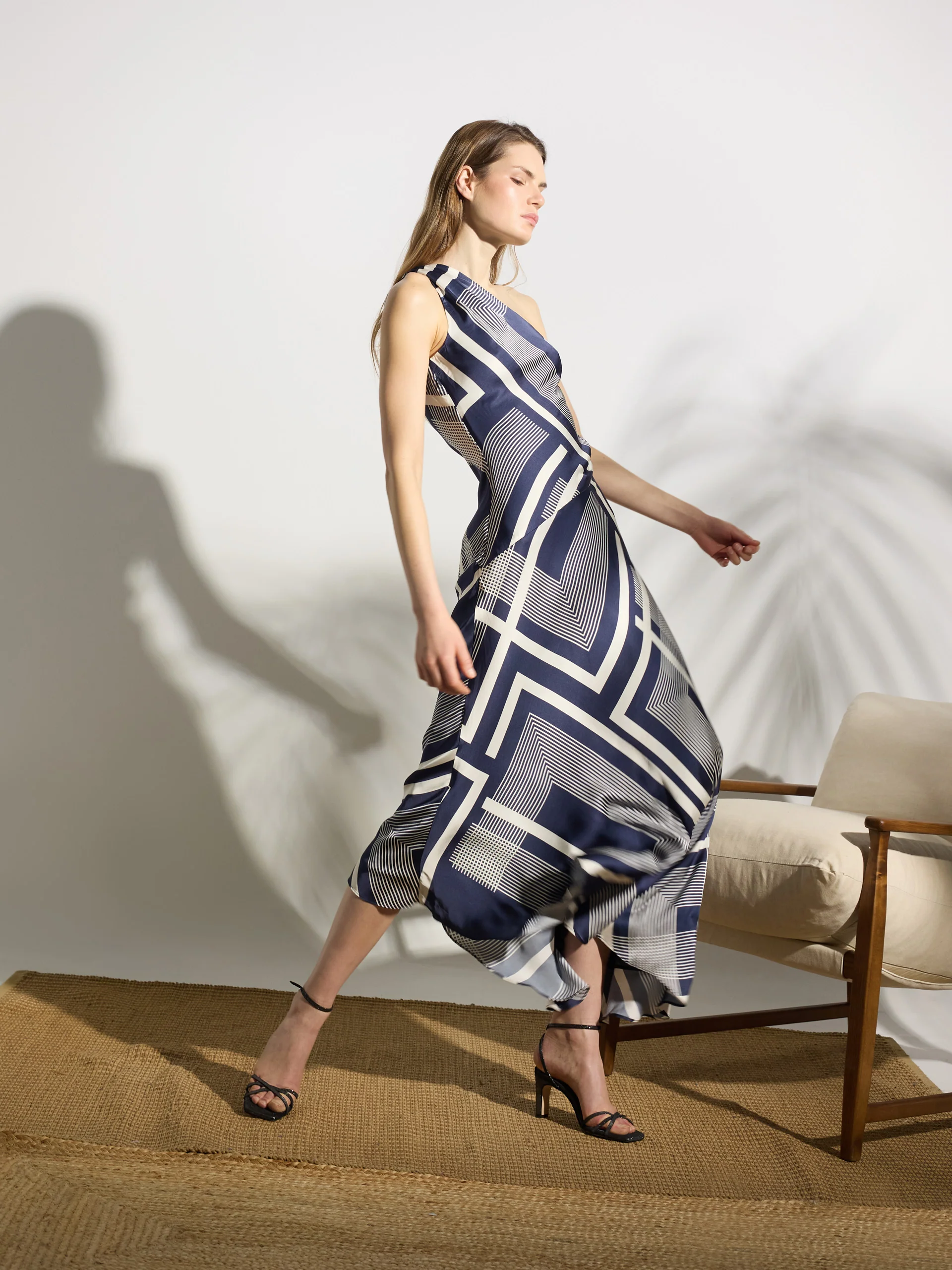 Vestido midi unique asimetrico estampado azul - Image 11