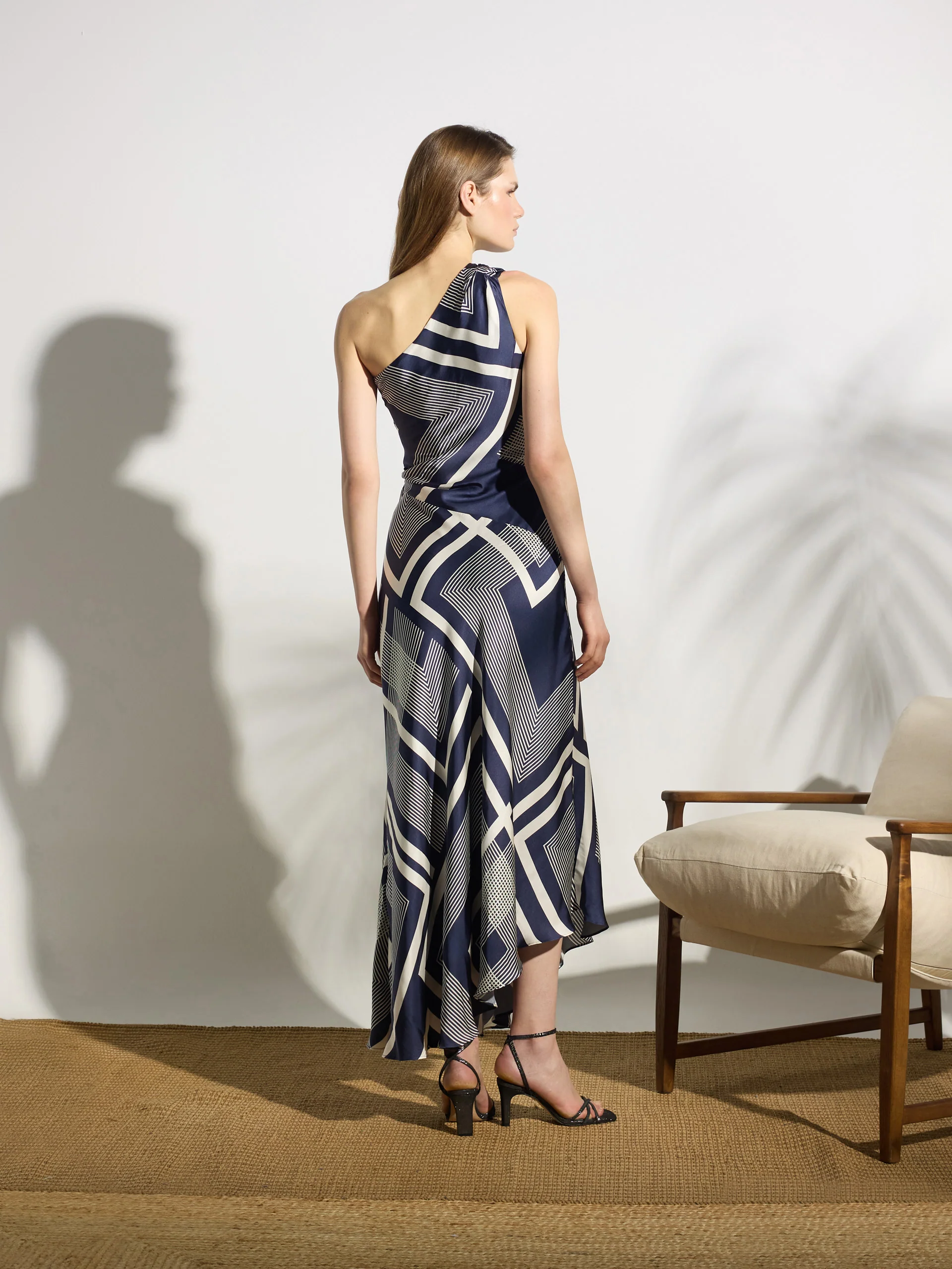 Vestido midi unique asimetrico estampado azul - Image 12