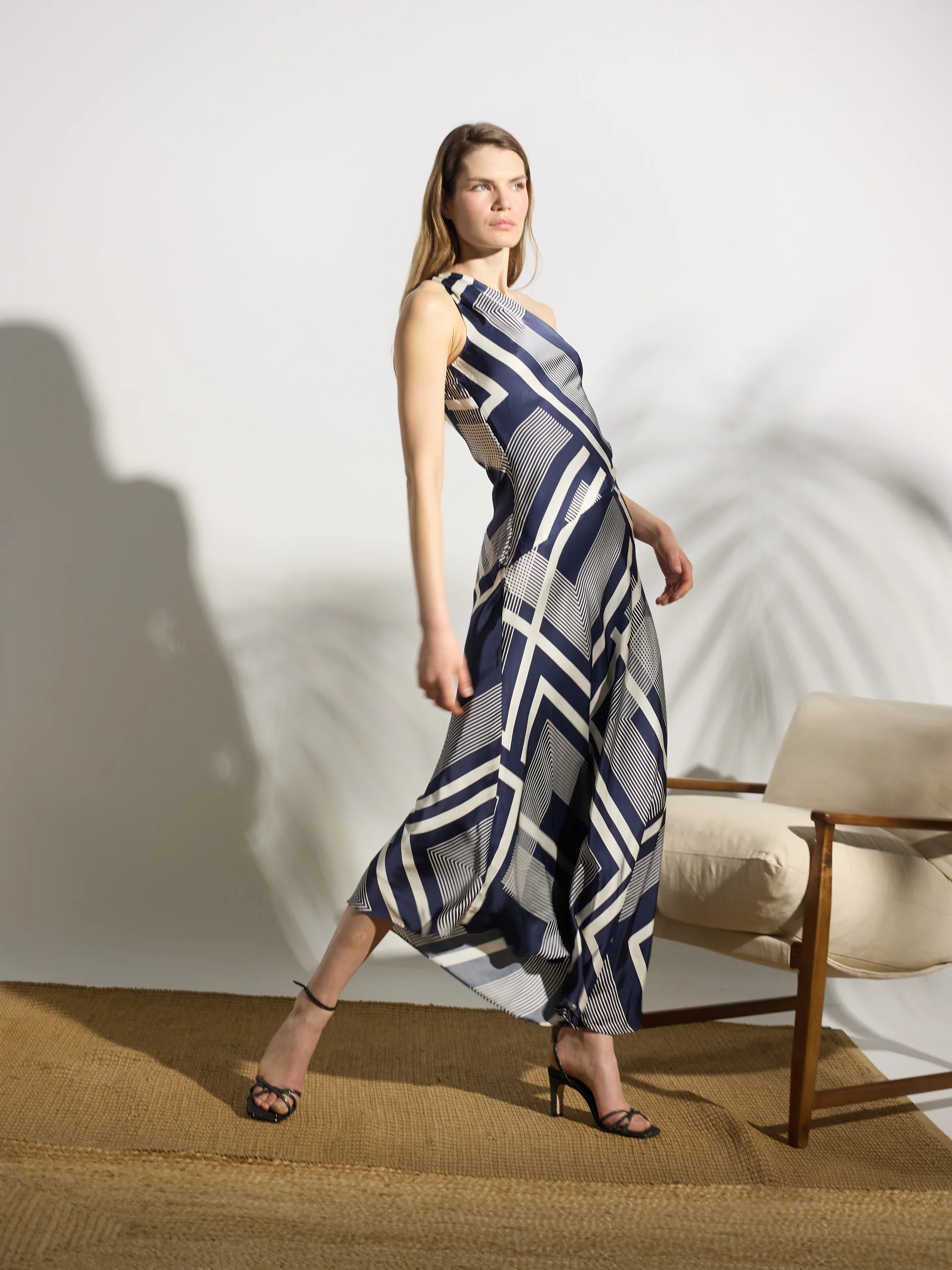Vestido midi unique asimetrico estampado azul - Image 5