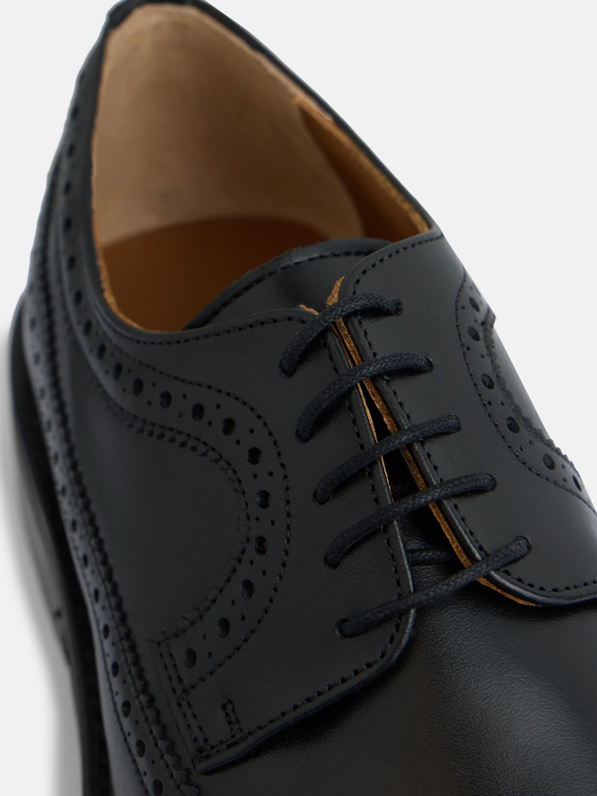Zapato clasico piel perforado negro - Image 2